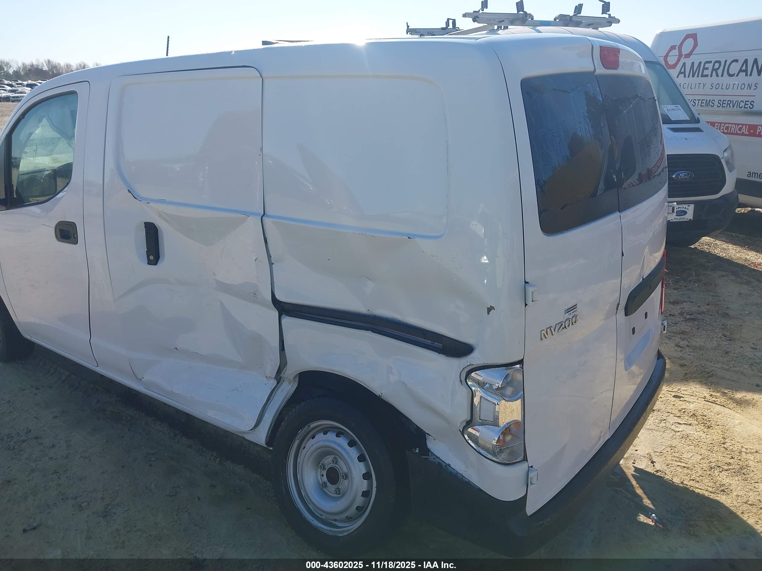 NISSAN NV200 image 6