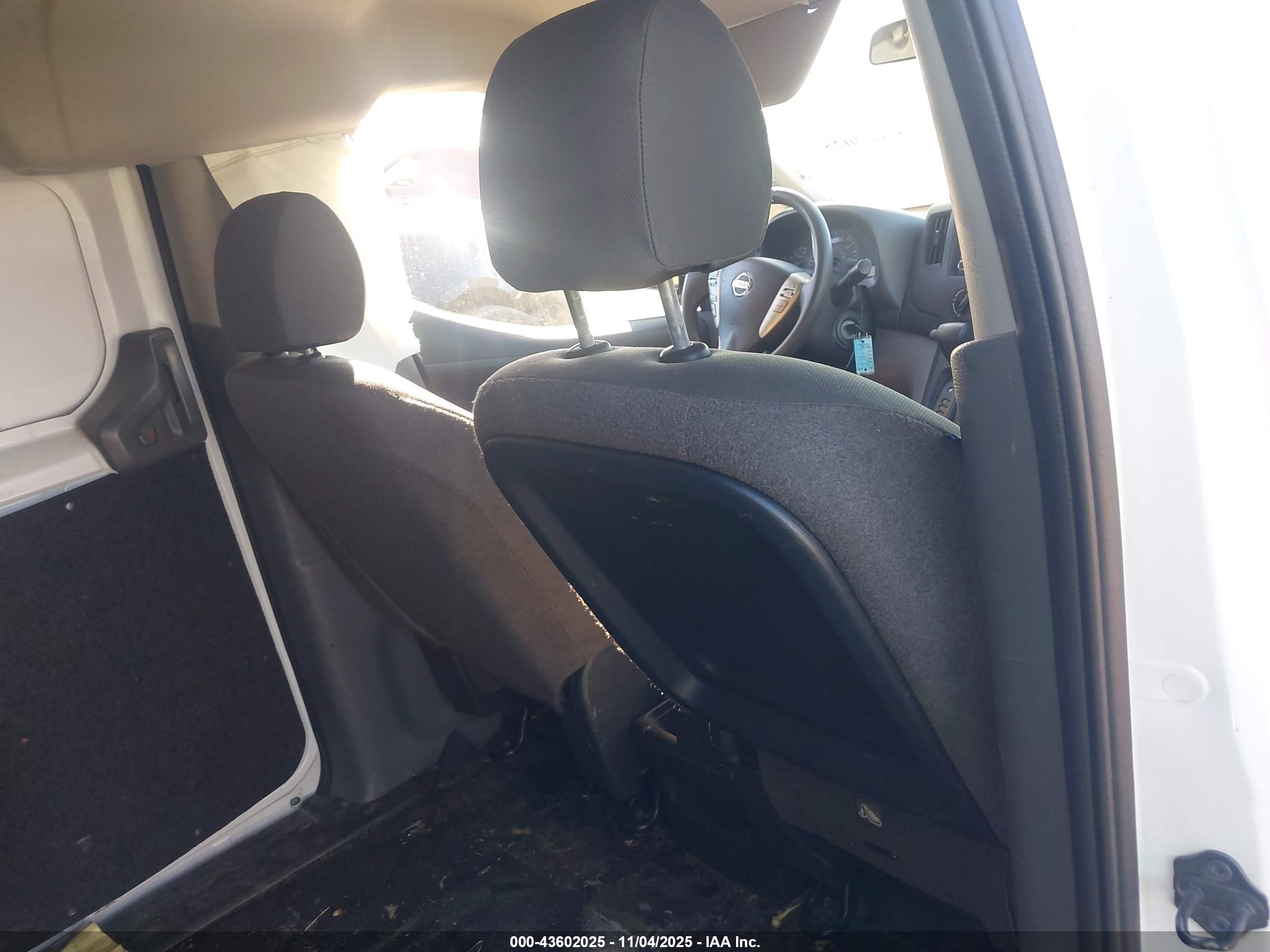 NISSAN NV200 image 8