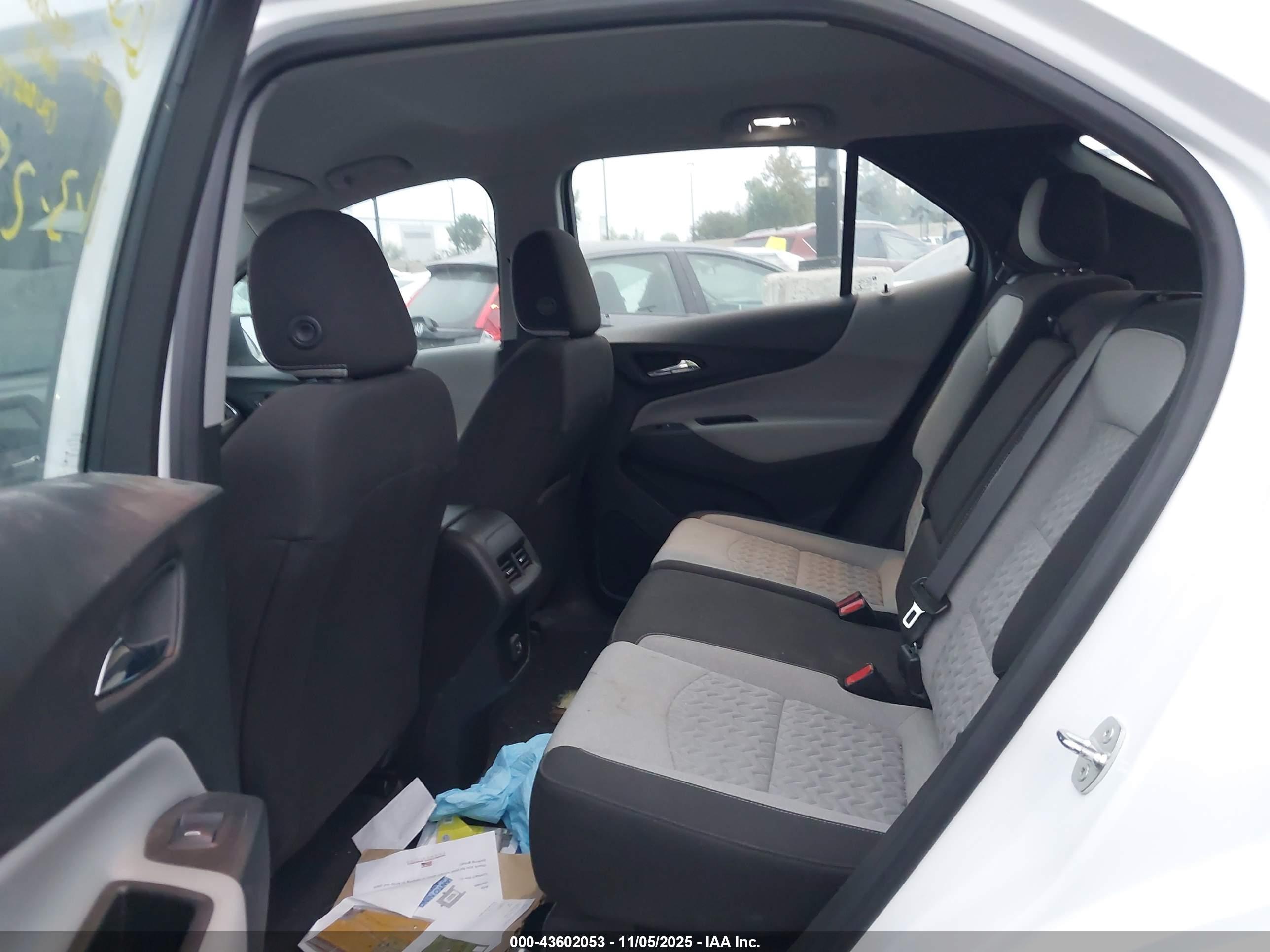 CHEVROLET EQUINOX image 8