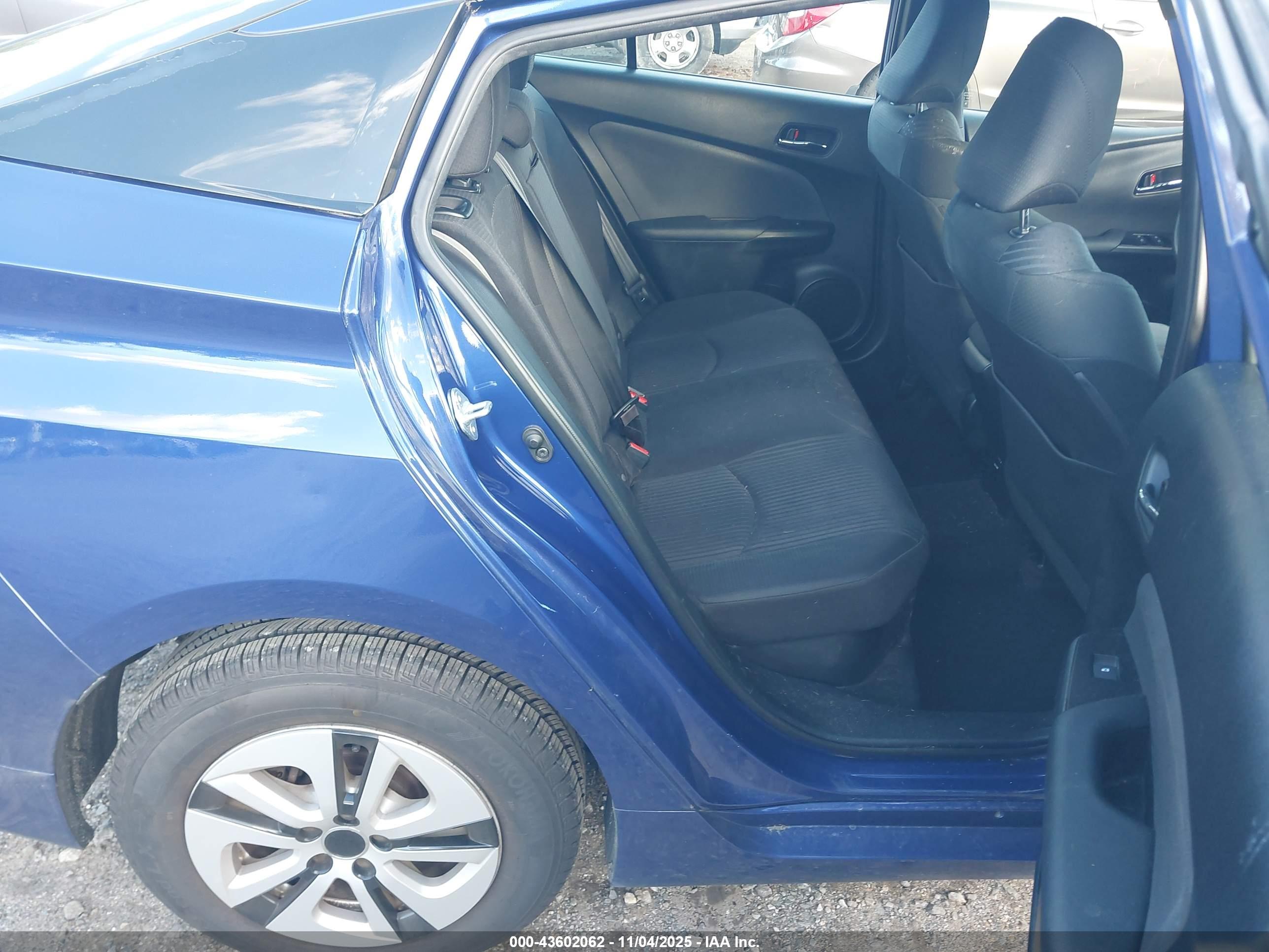 TOYOTA PRIUS image 8