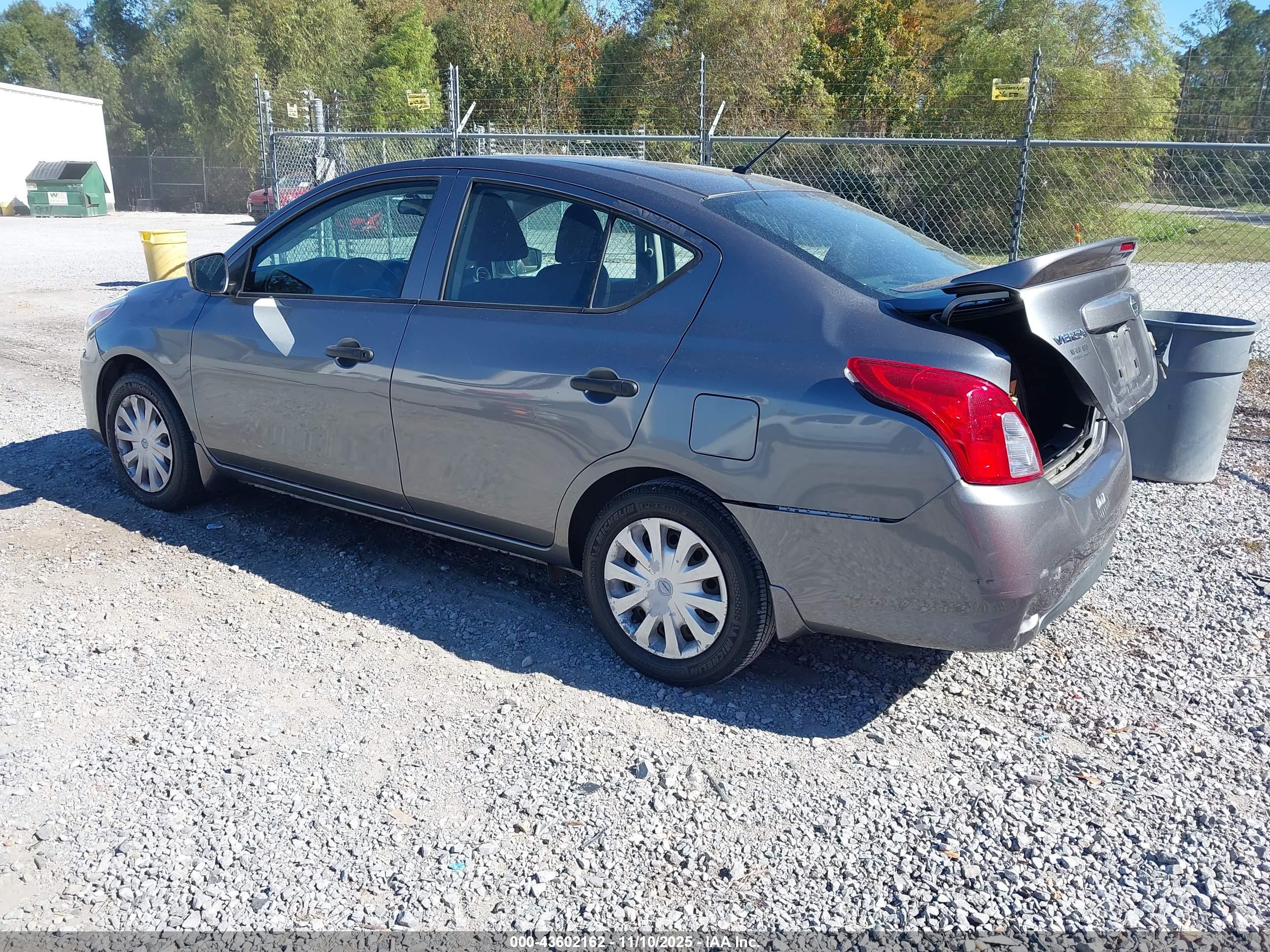NISSAN VERSA image 3