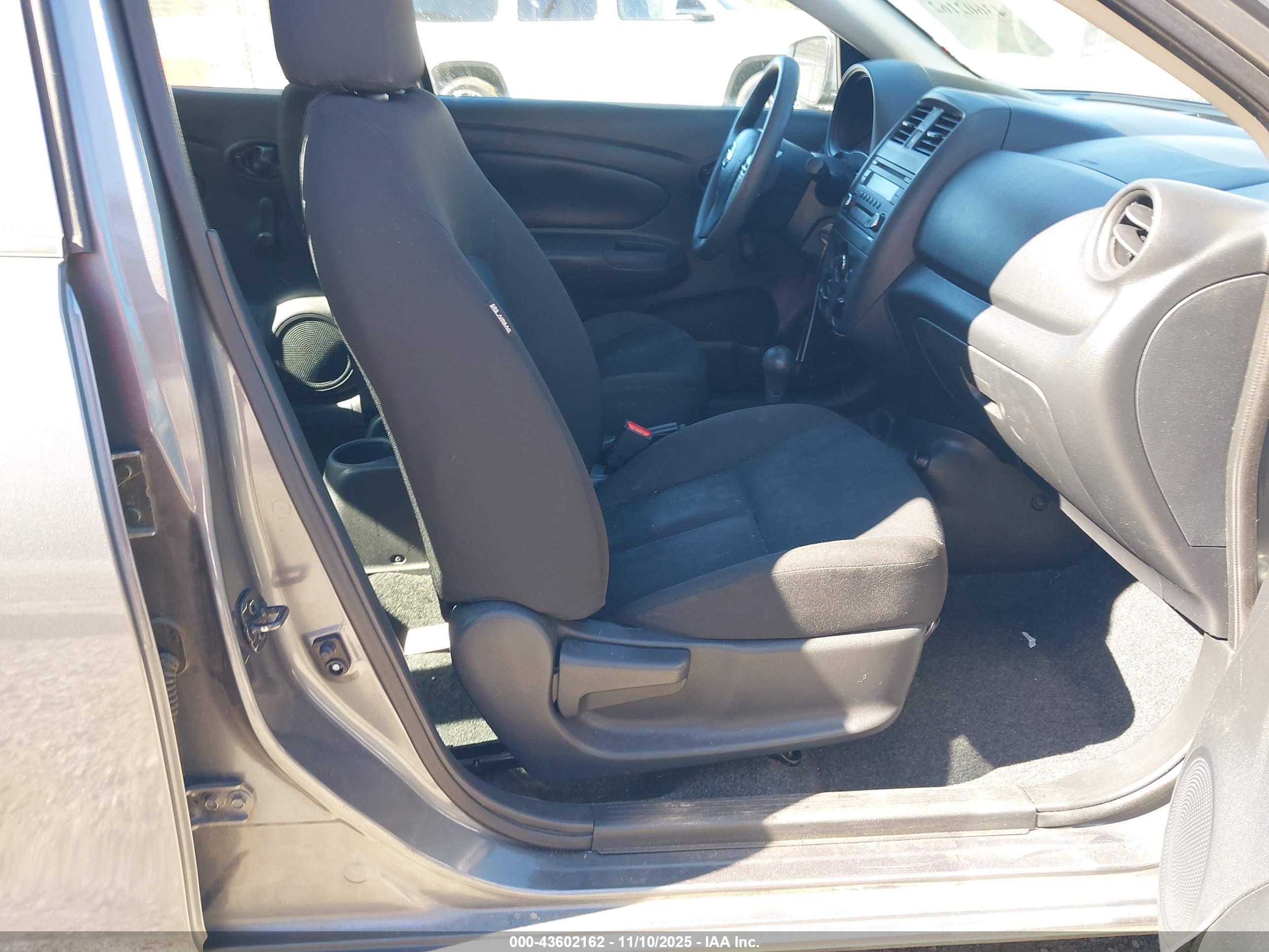 NISSAN VERSA image 5