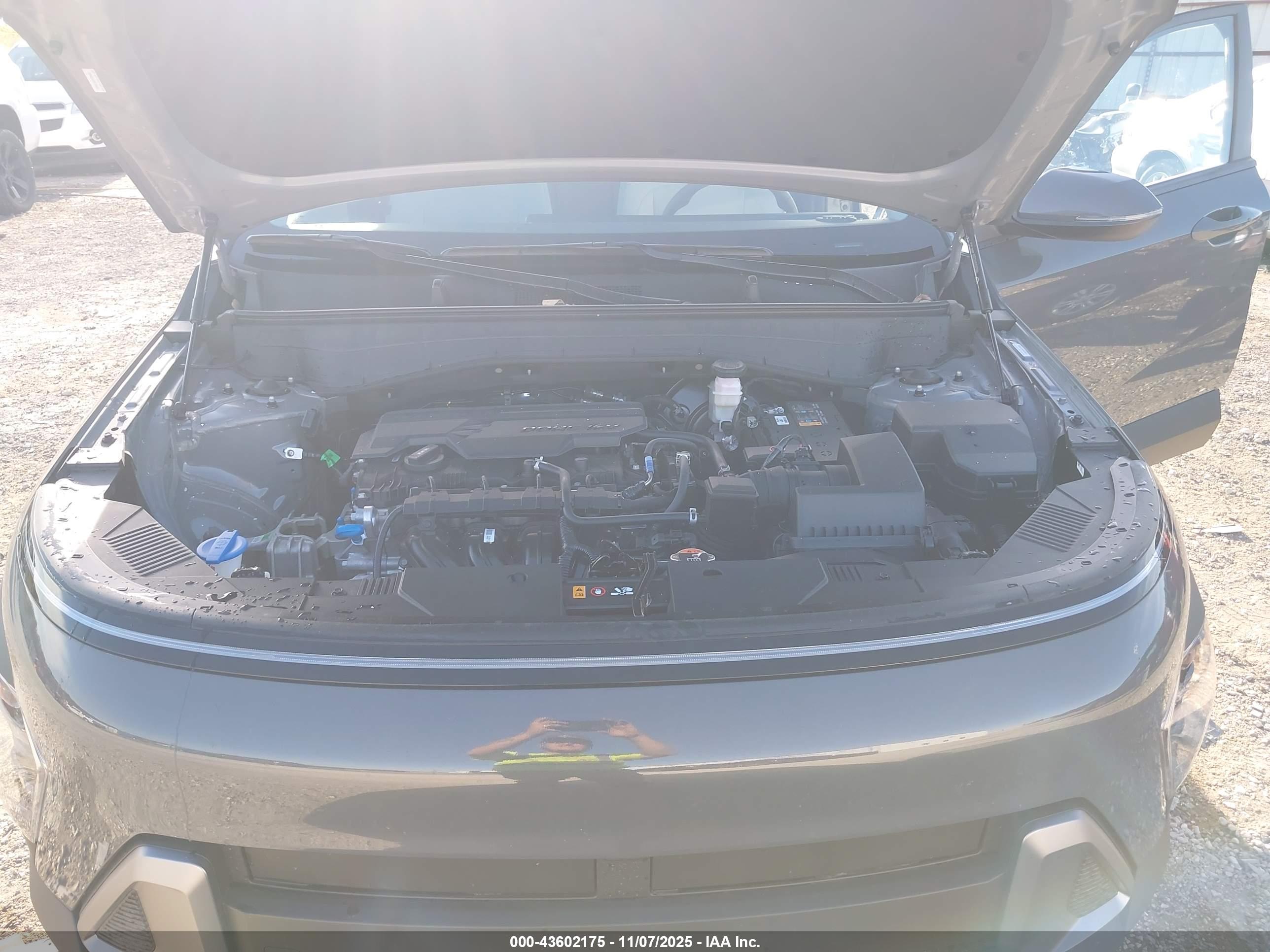 HYUNDAI KONA image 10