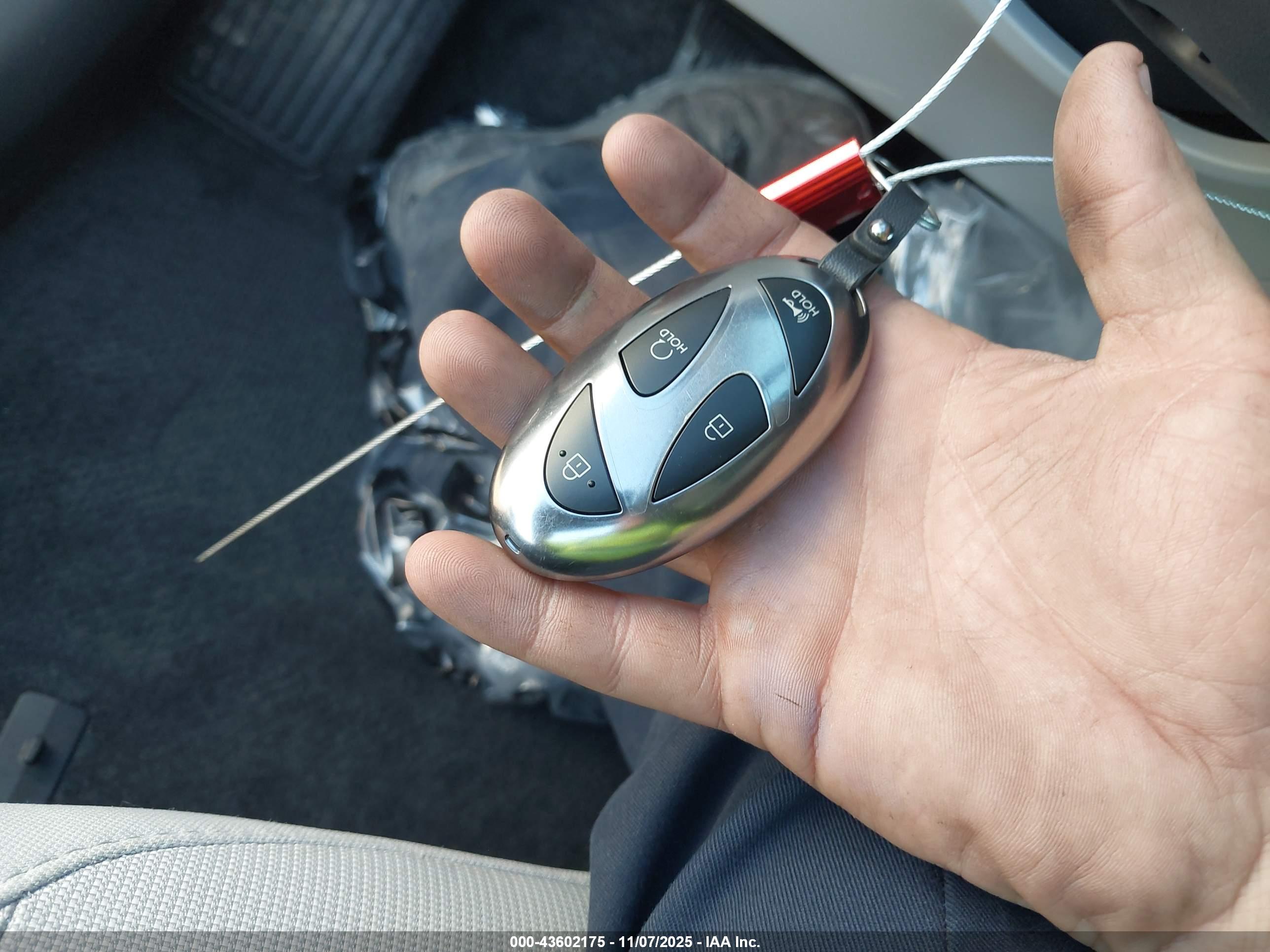 HYUNDAI KONA image 11