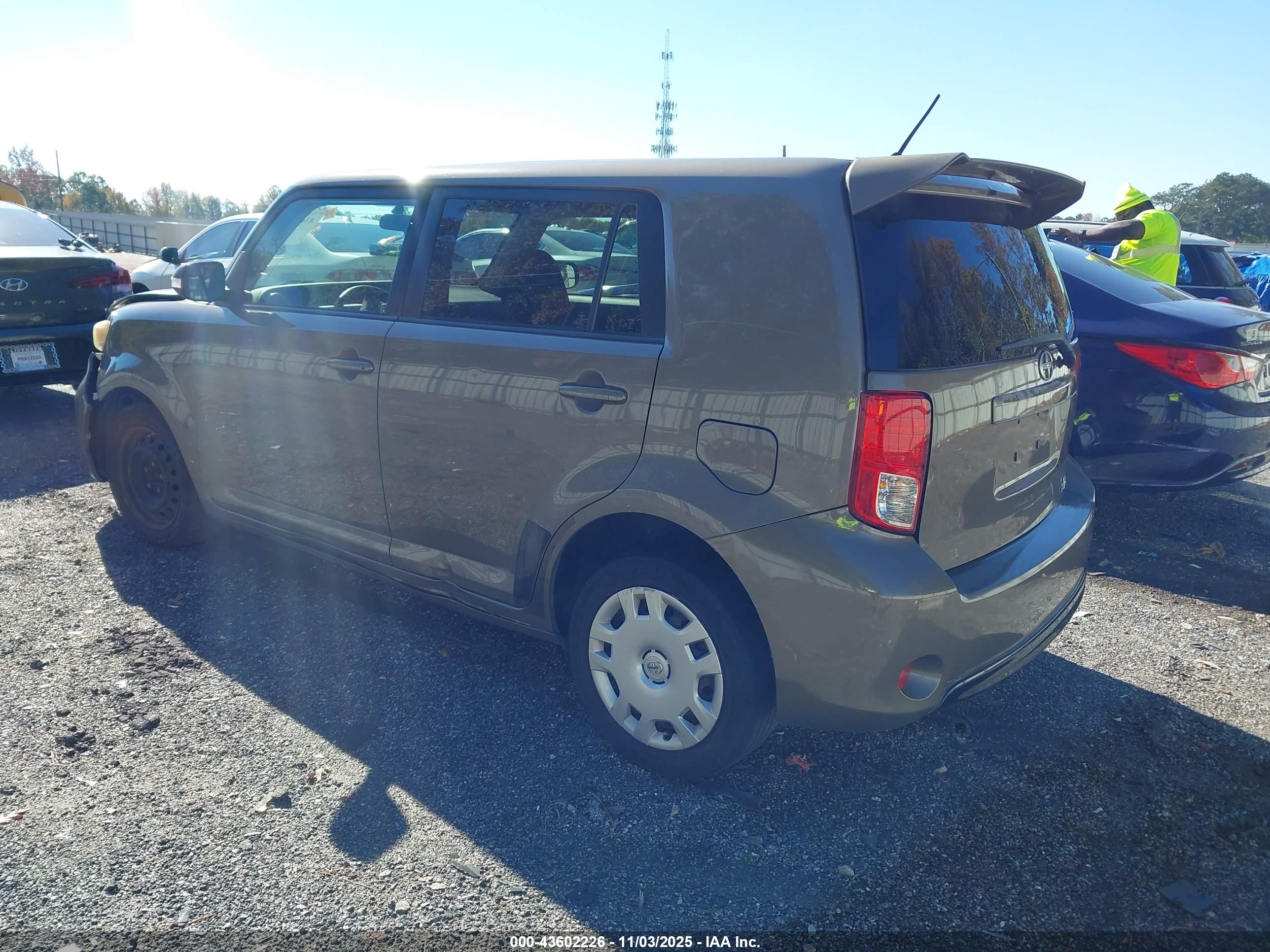 SCION XB image 3