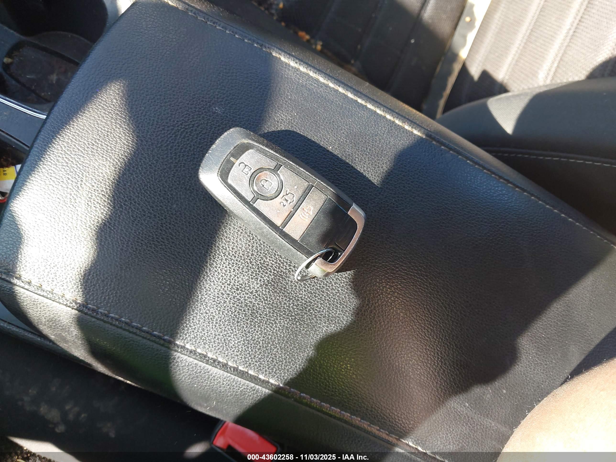 FORD FUSION image 11