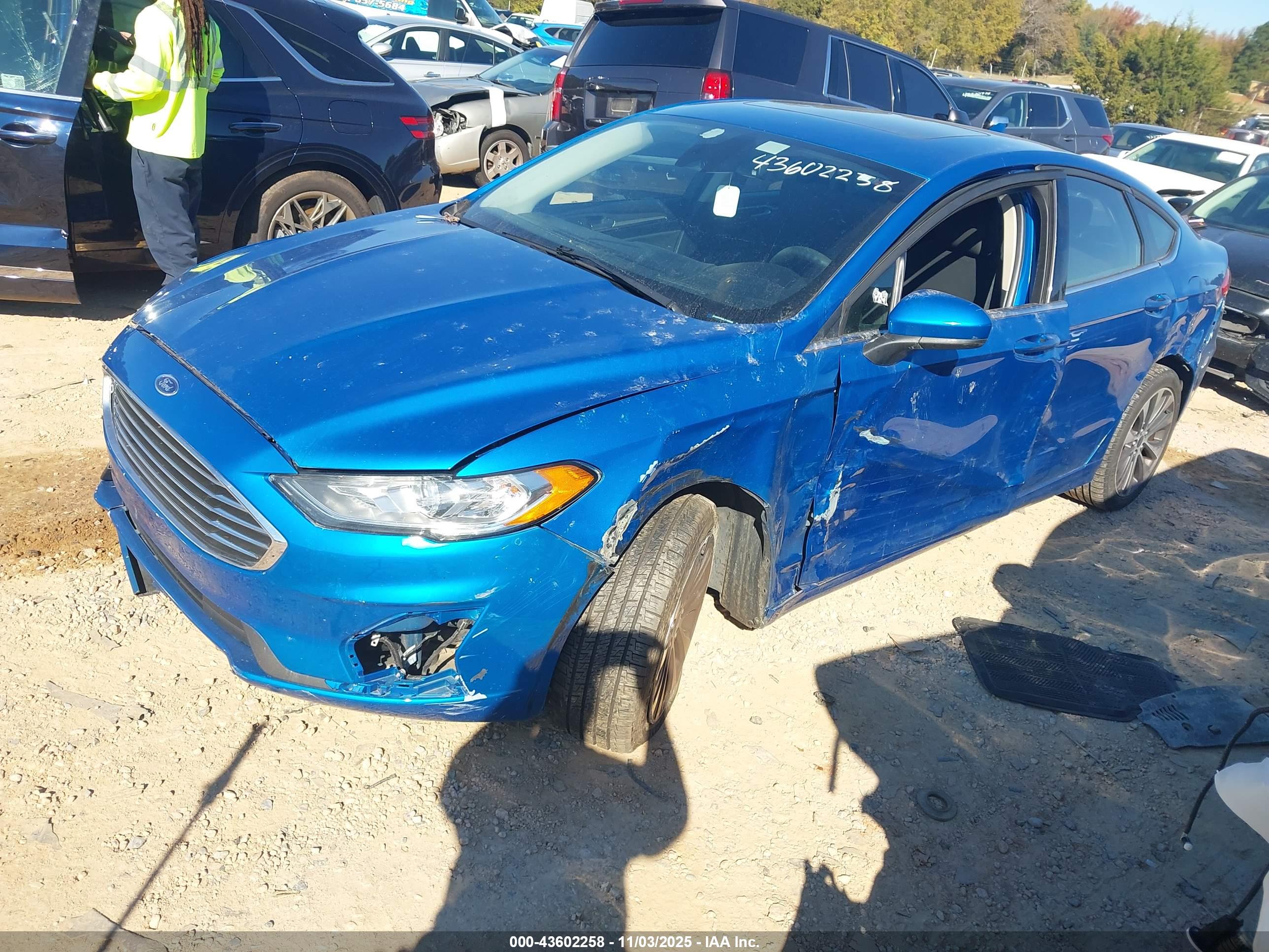FORD FUSION image 2