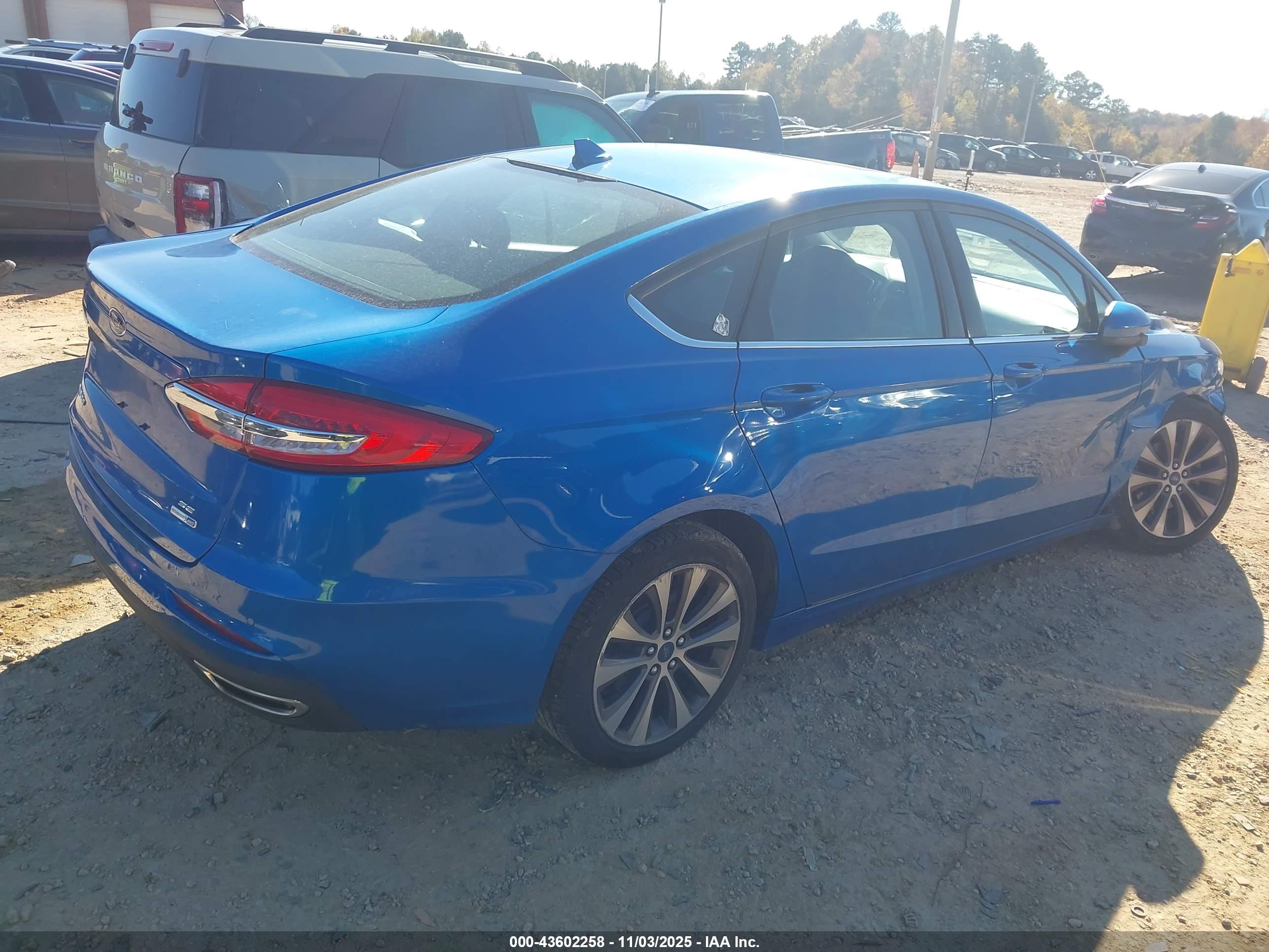 FORD FUSION image 4