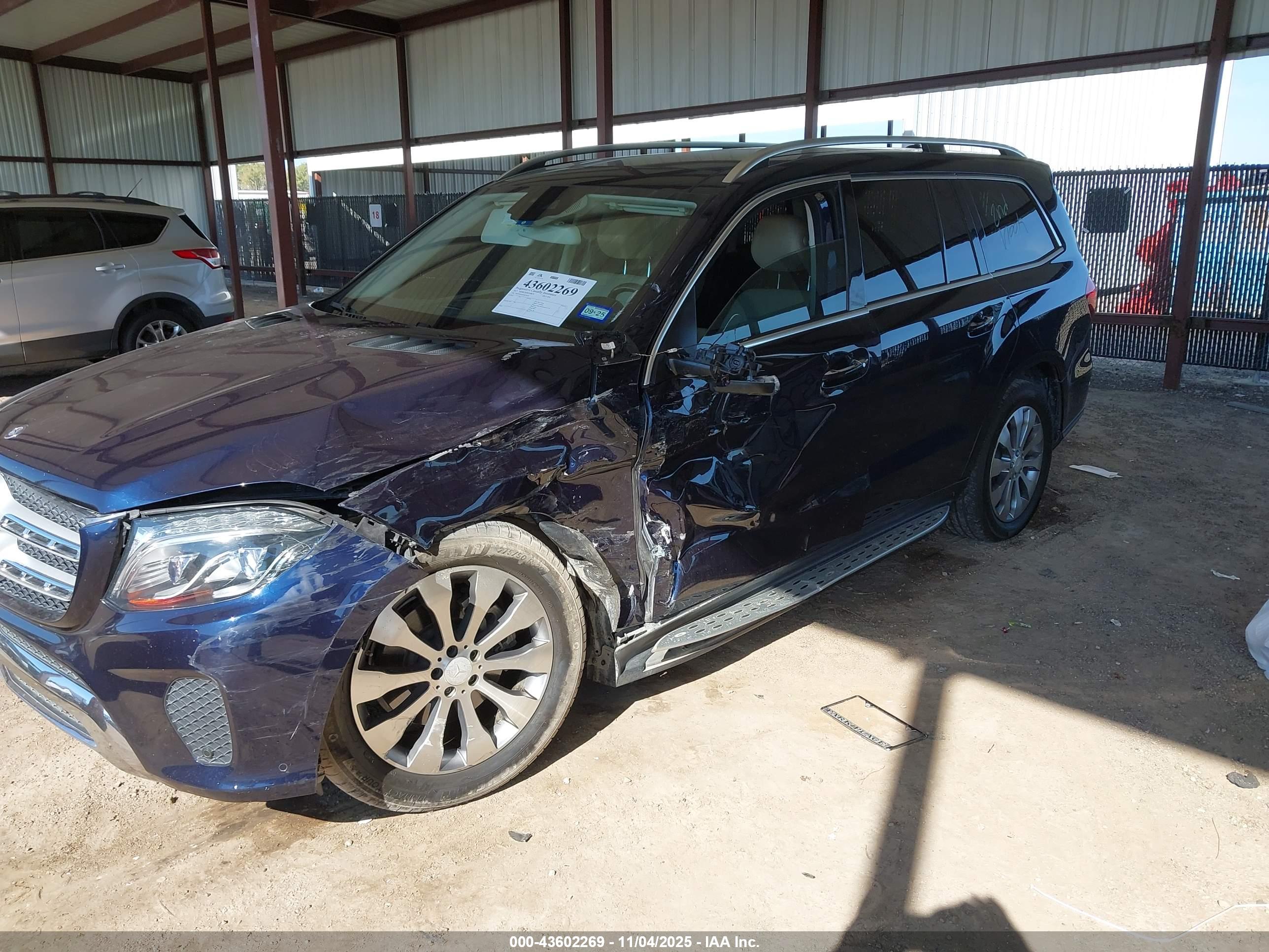 MERCEDES-BENZ GLS image 2