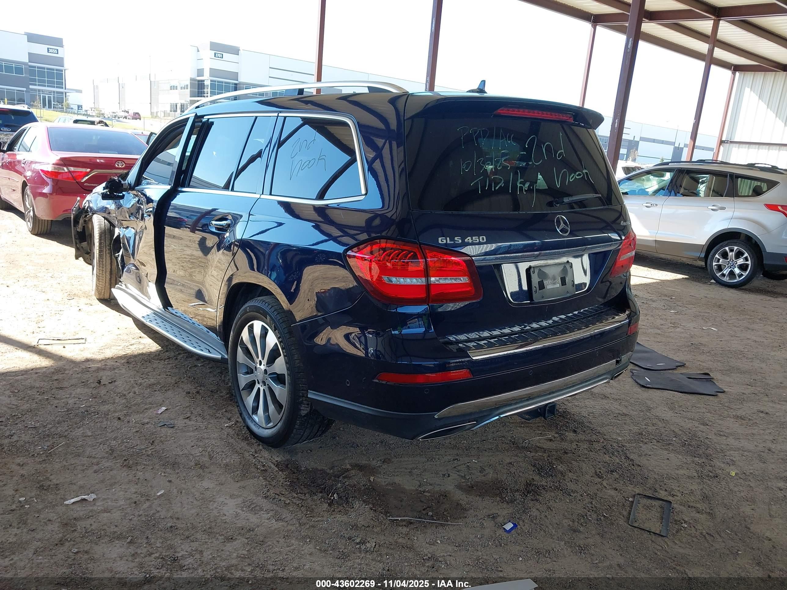 MERCEDES-BENZ GLS image 3