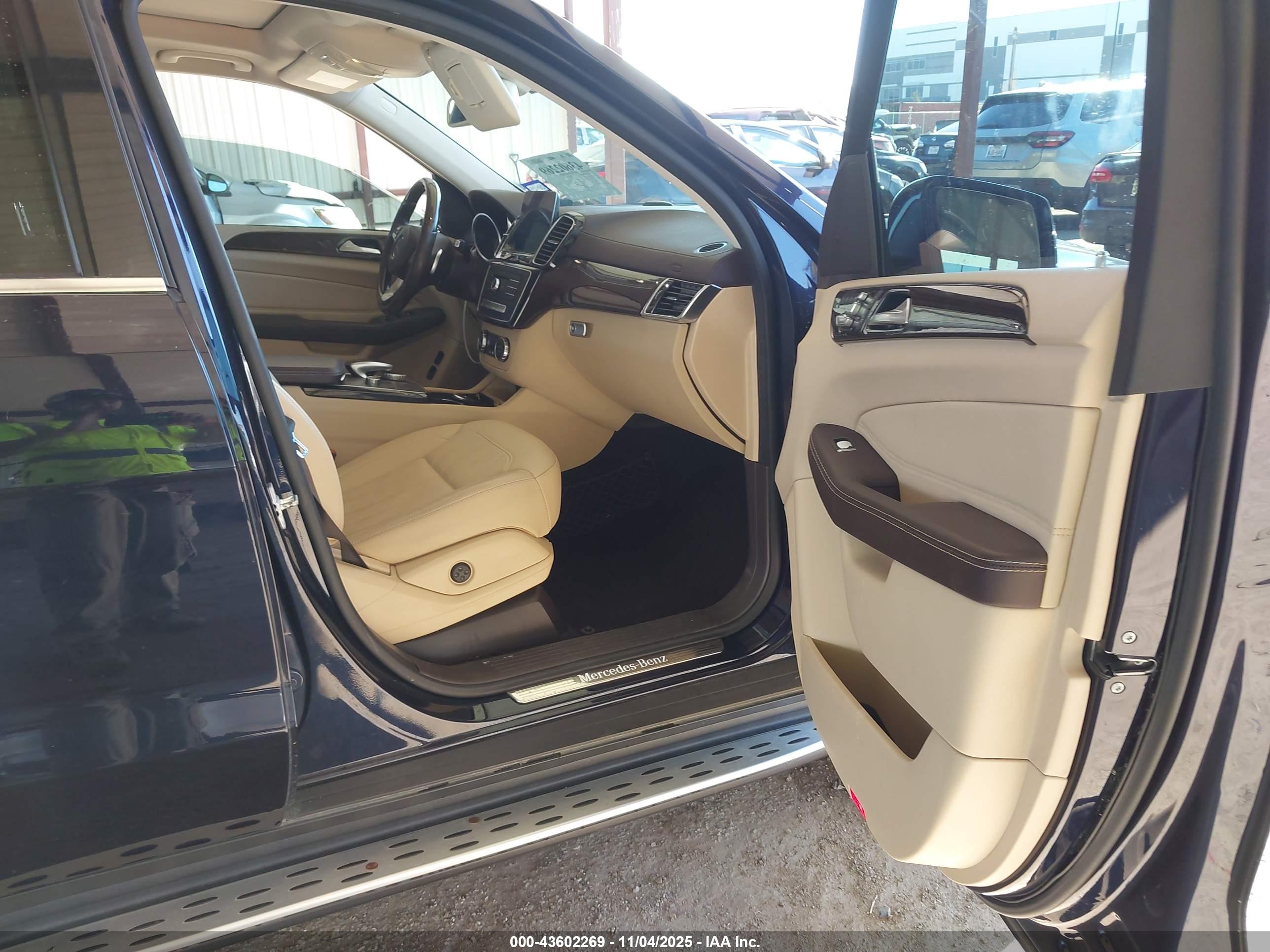 MERCEDES-BENZ GLS image 5