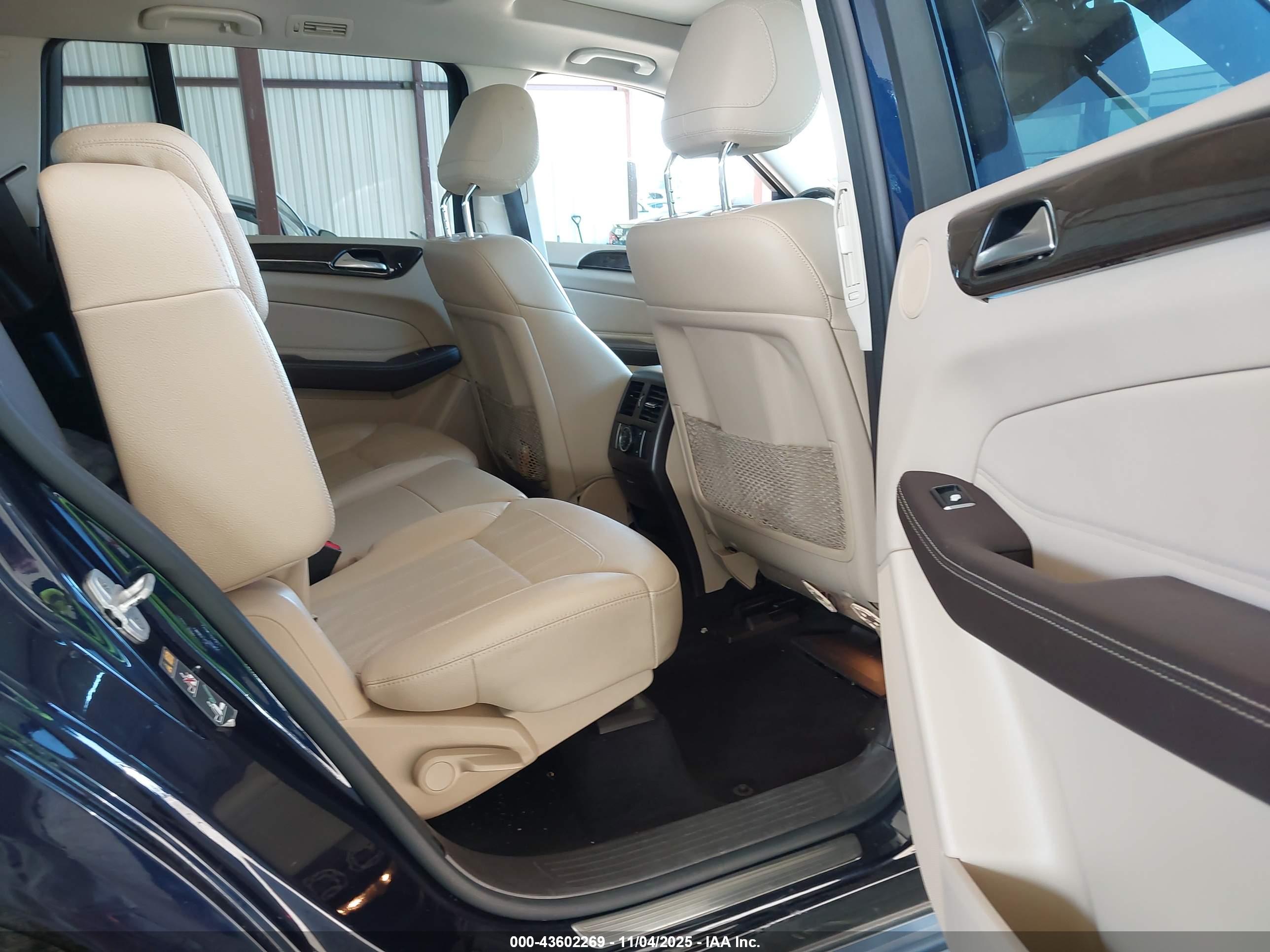 MERCEDES-BENZ GLS image 8