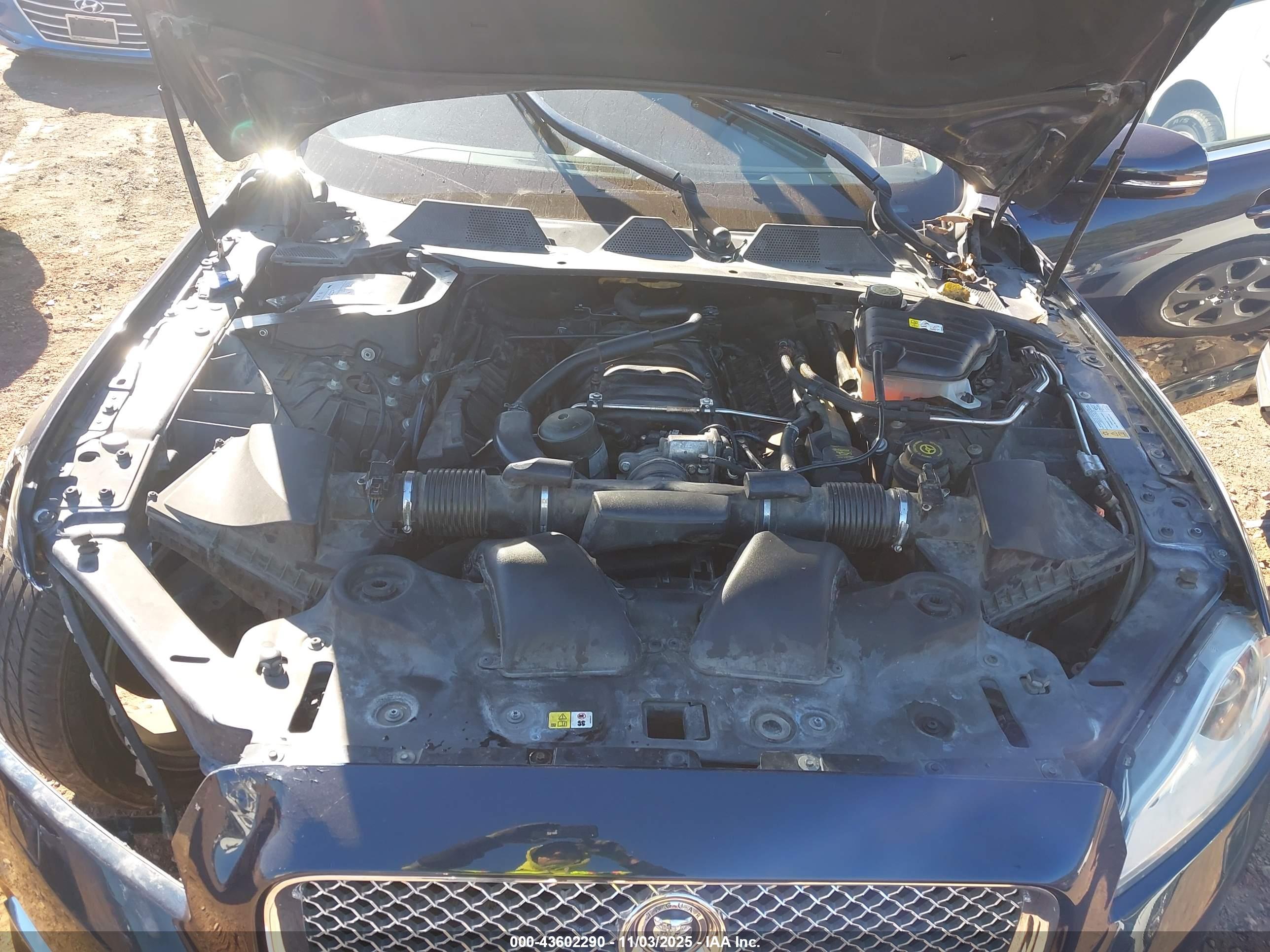 JAGUAR XJ image 10