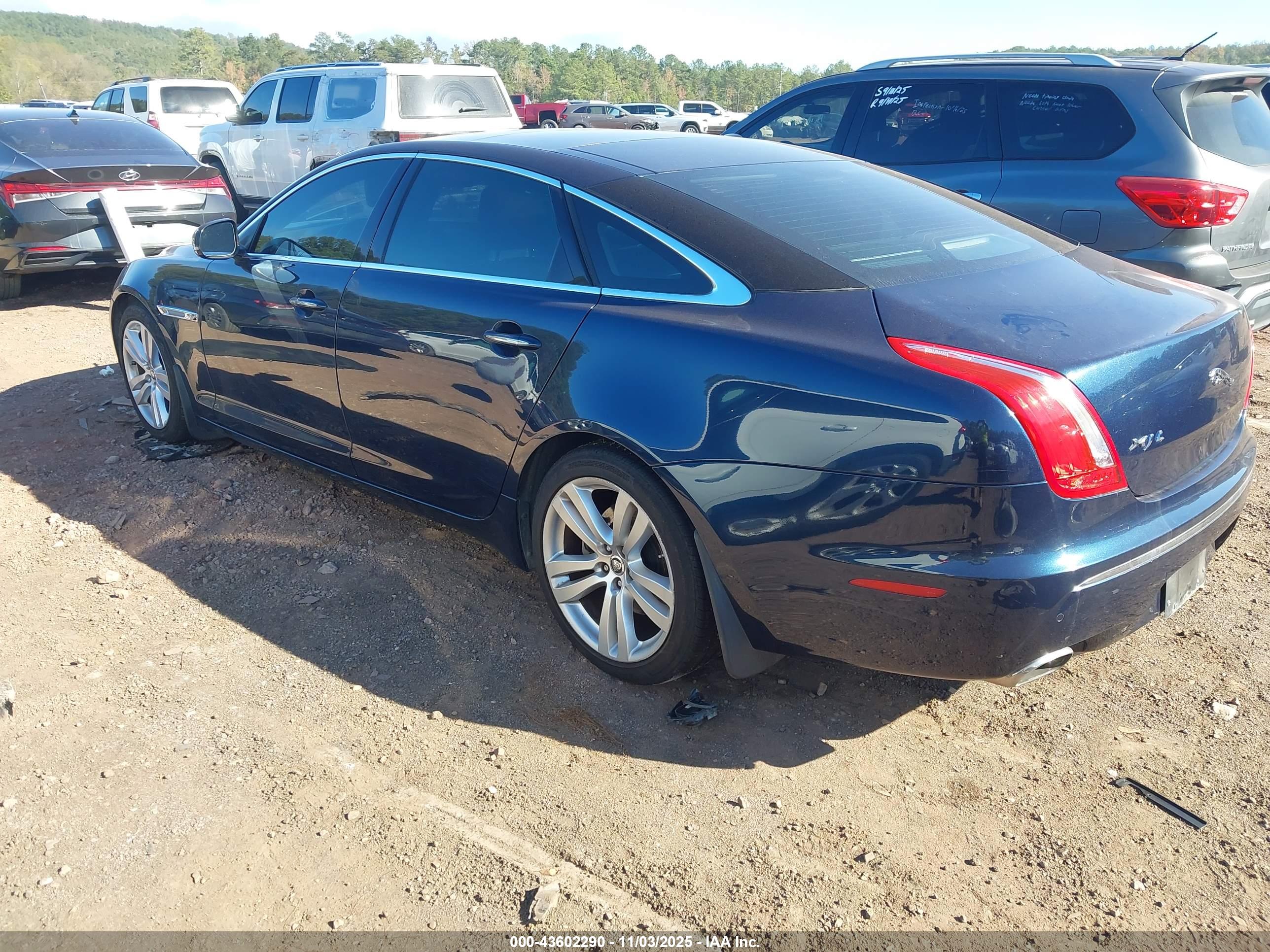 JAGUAR XJ image 3