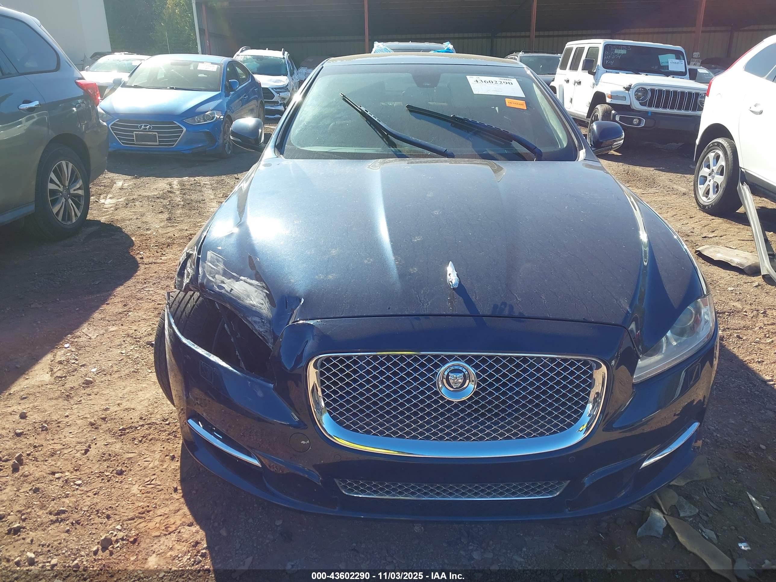 JAGUAR XJ image 6