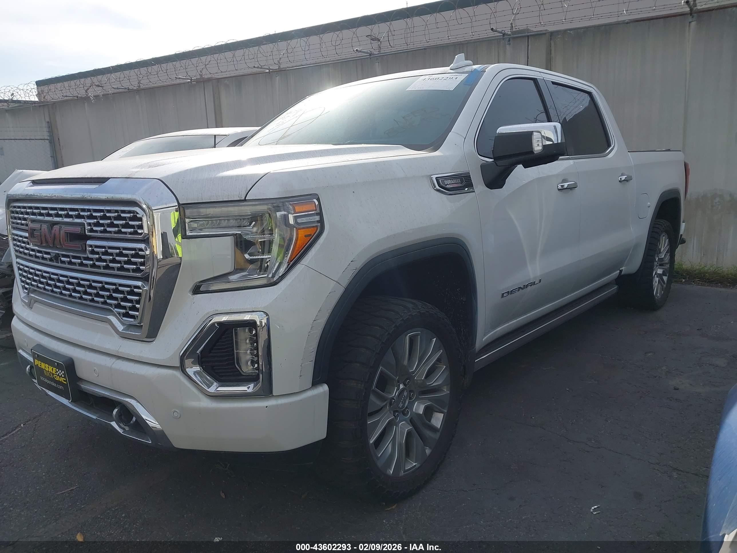 GMC SIERRA image 2
