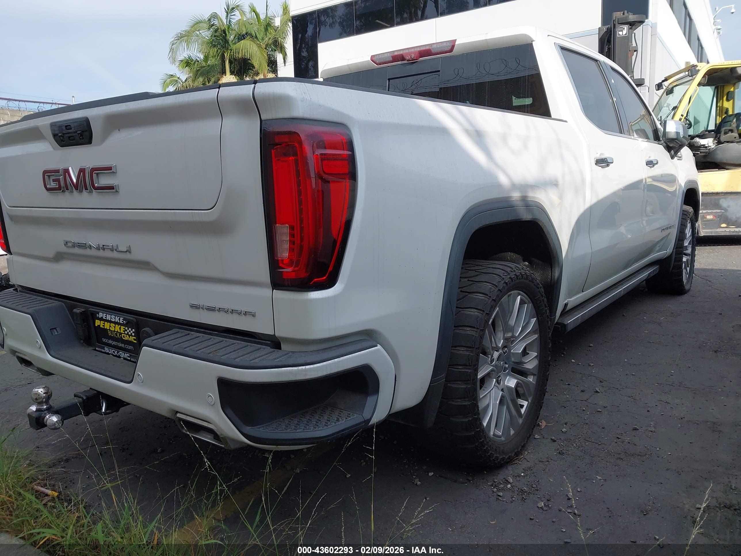 GMC SIERRA image 4