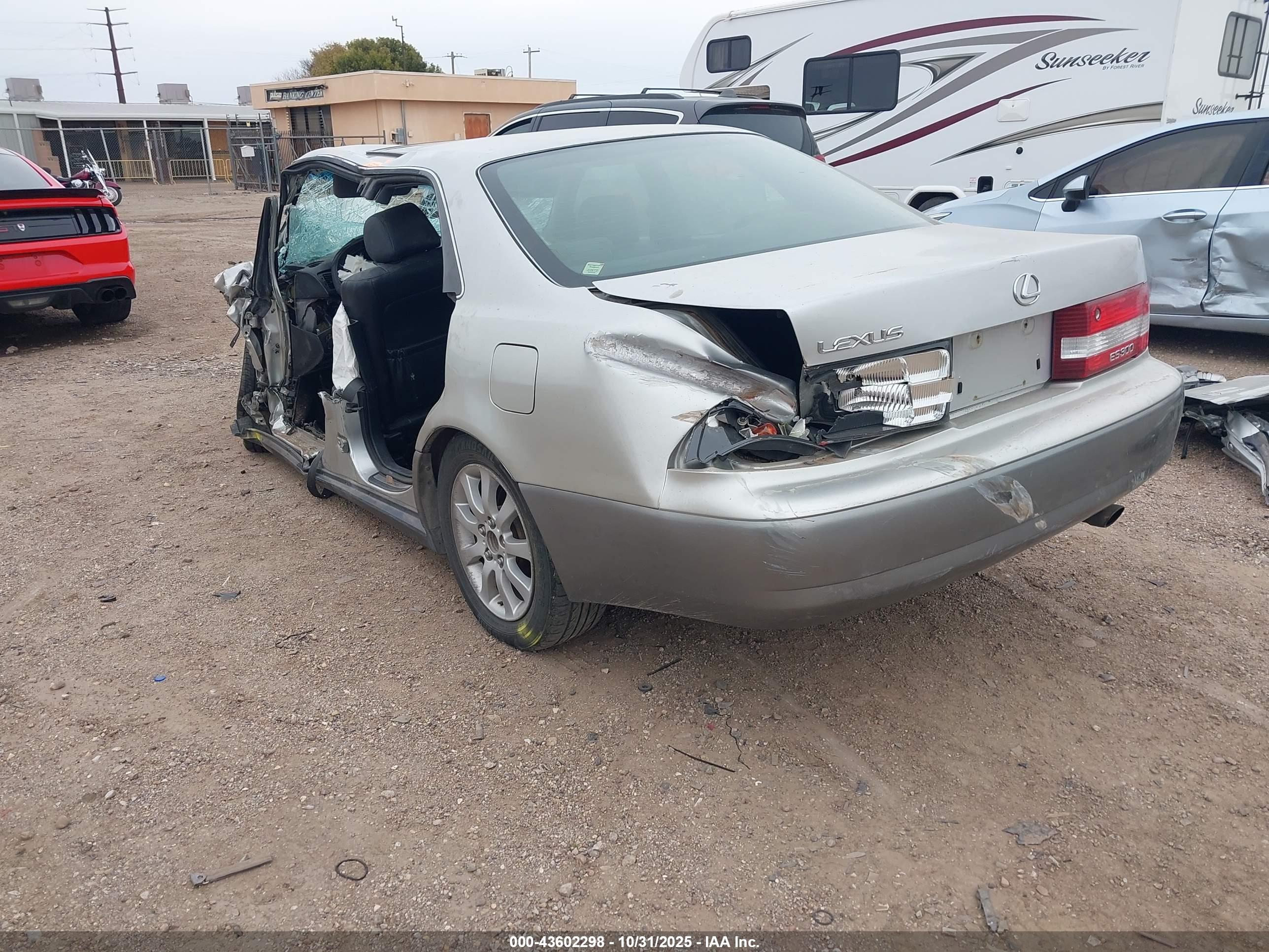 LEXUS ES image 3