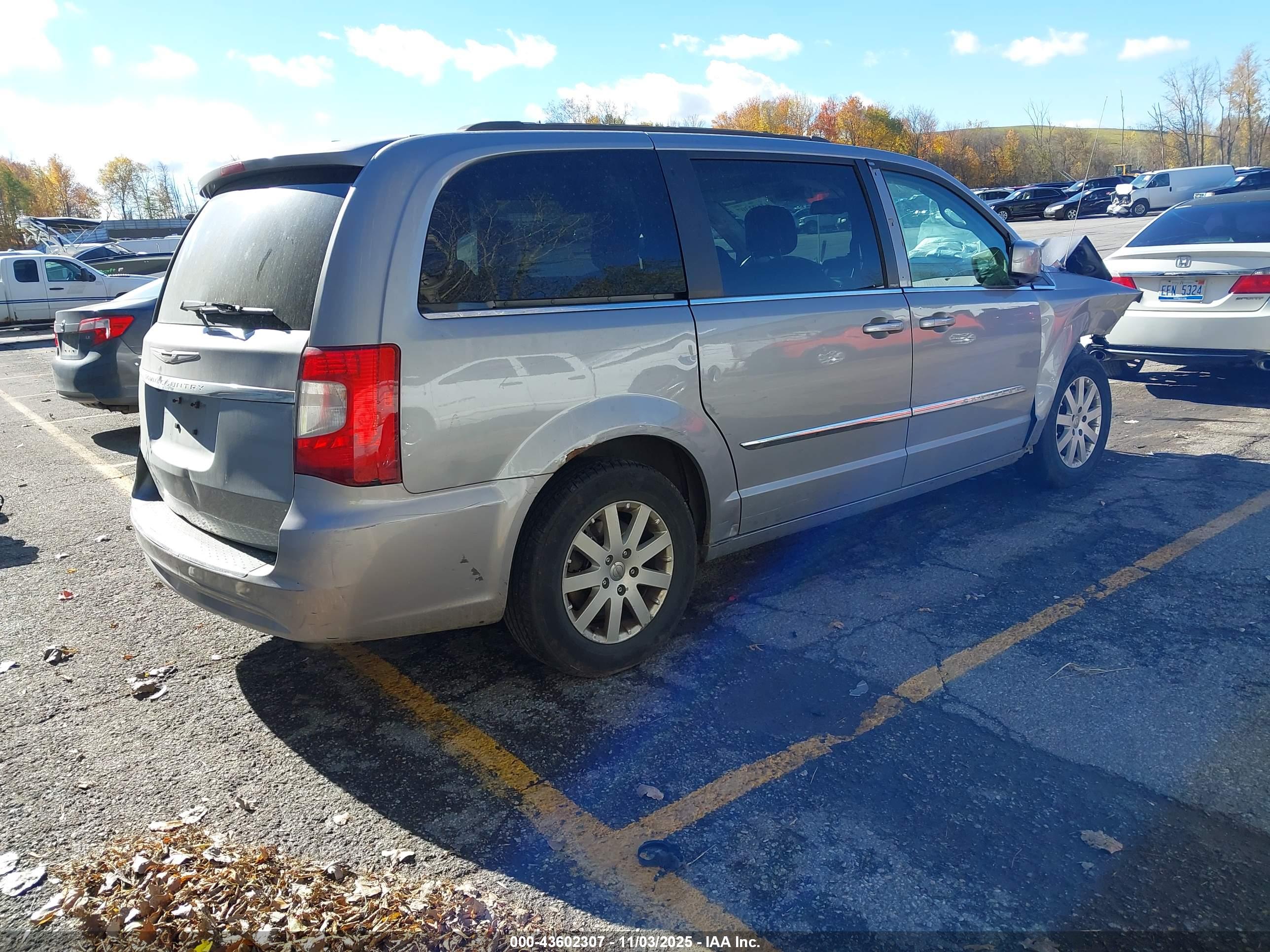 CHRYSLER TOWN image 4