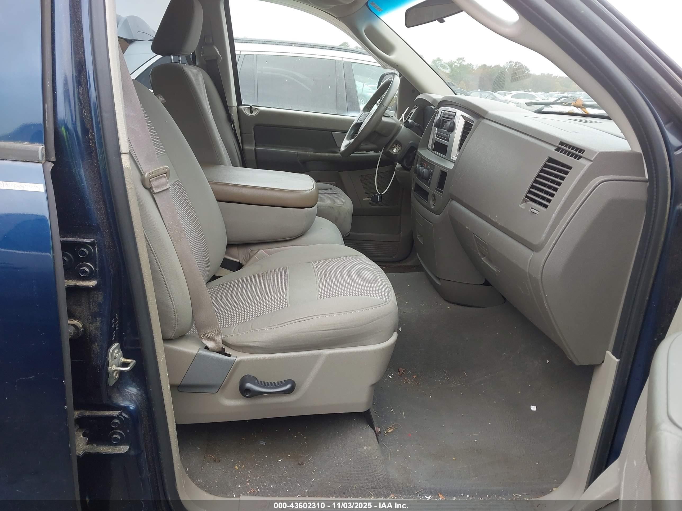 DODGE RAM image 5