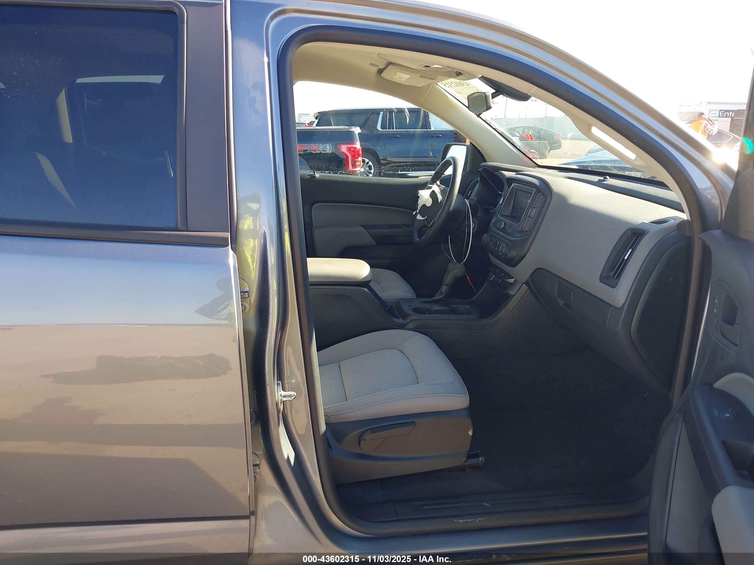 CHEVROLET COLORADO image 5