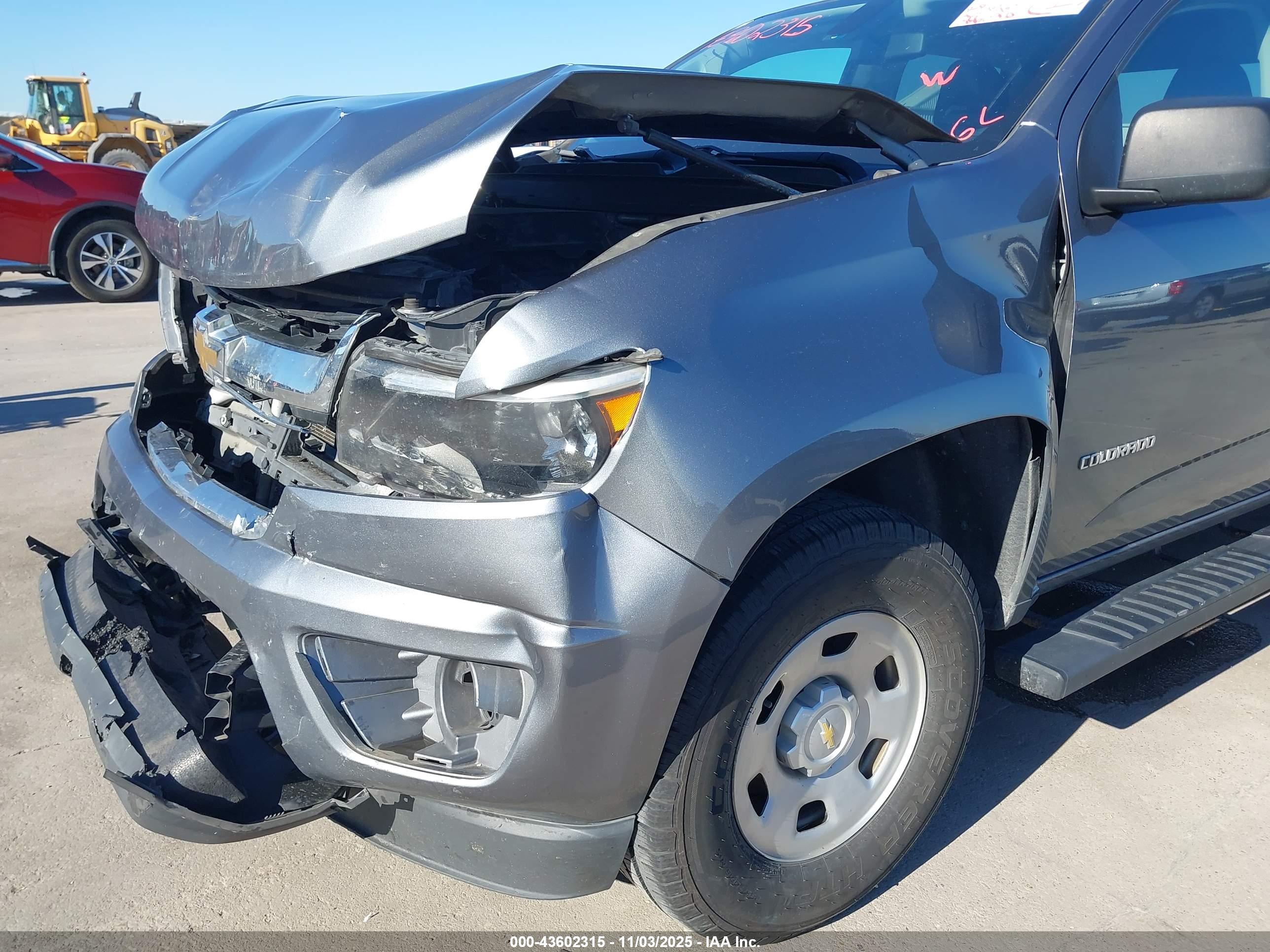 CHEVROLET COLORADO image 6