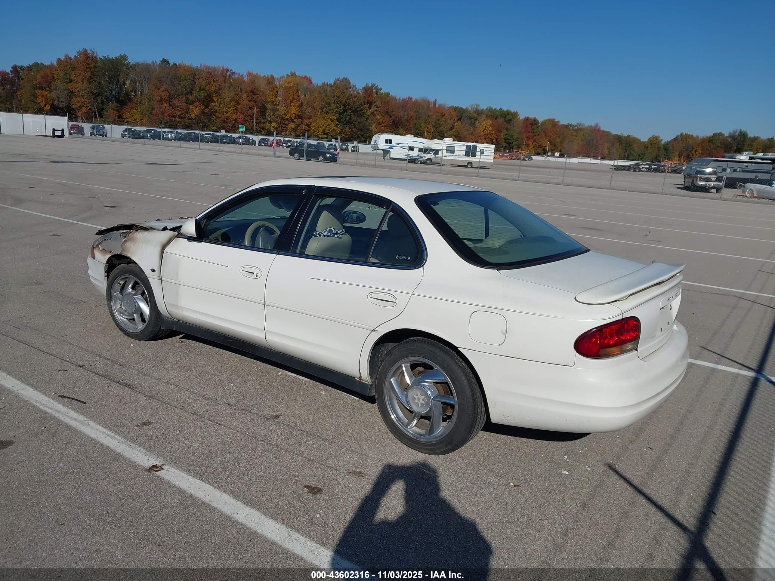 OLDSMOBILE INTRIGUE image 3