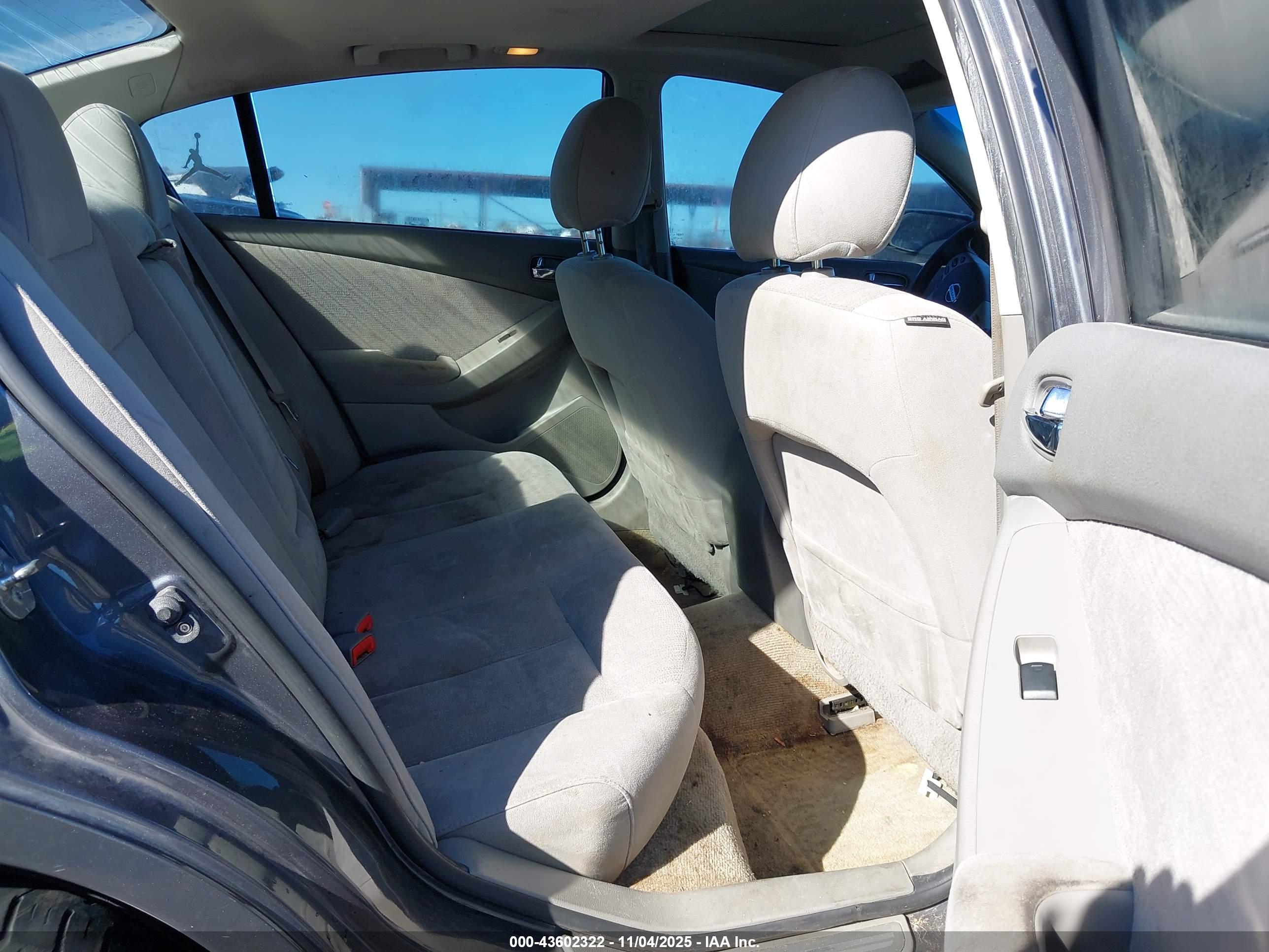 NISSAN ALTIMA image 8