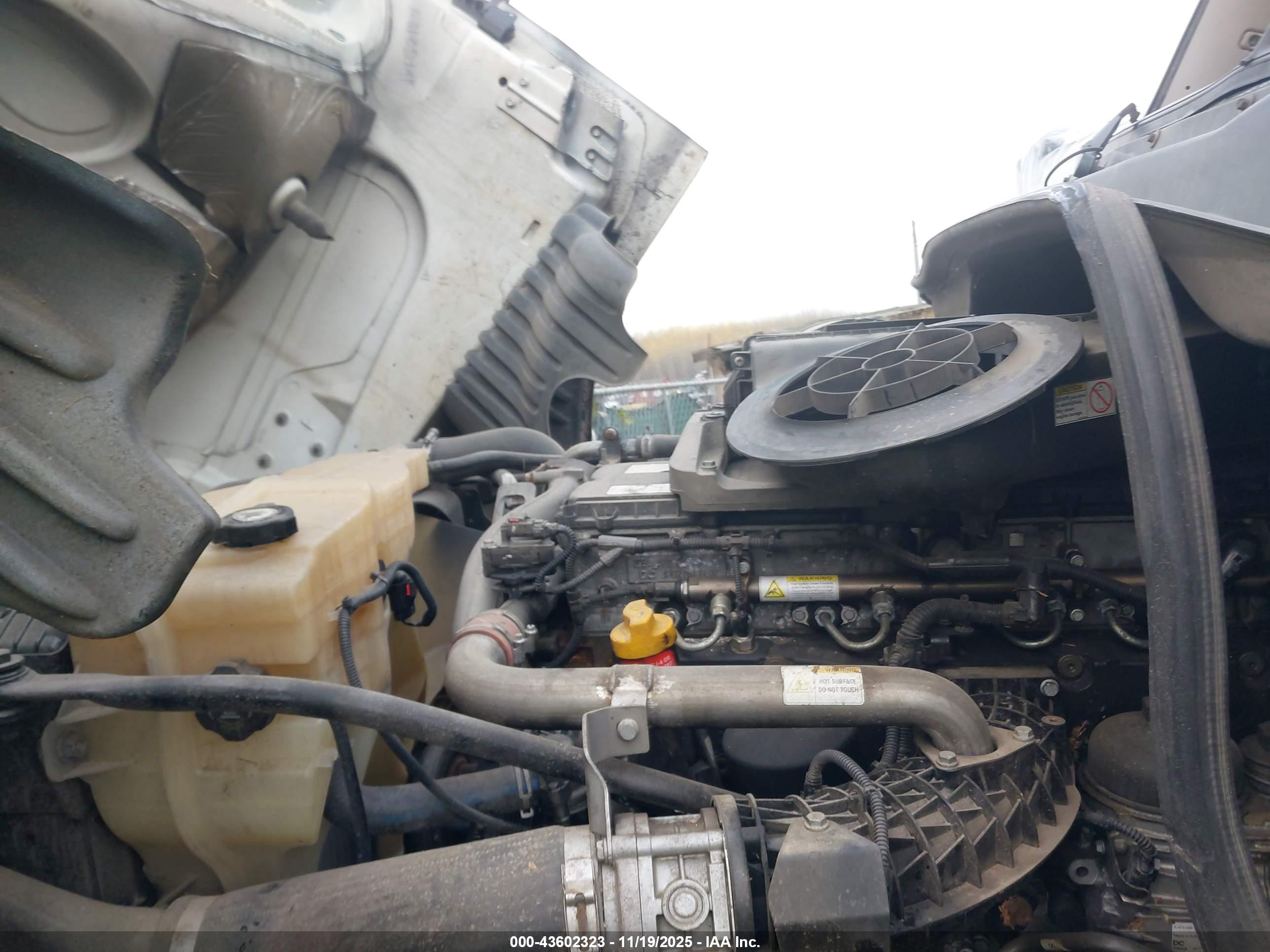 FREIGHTLINER CASCADIA image 10