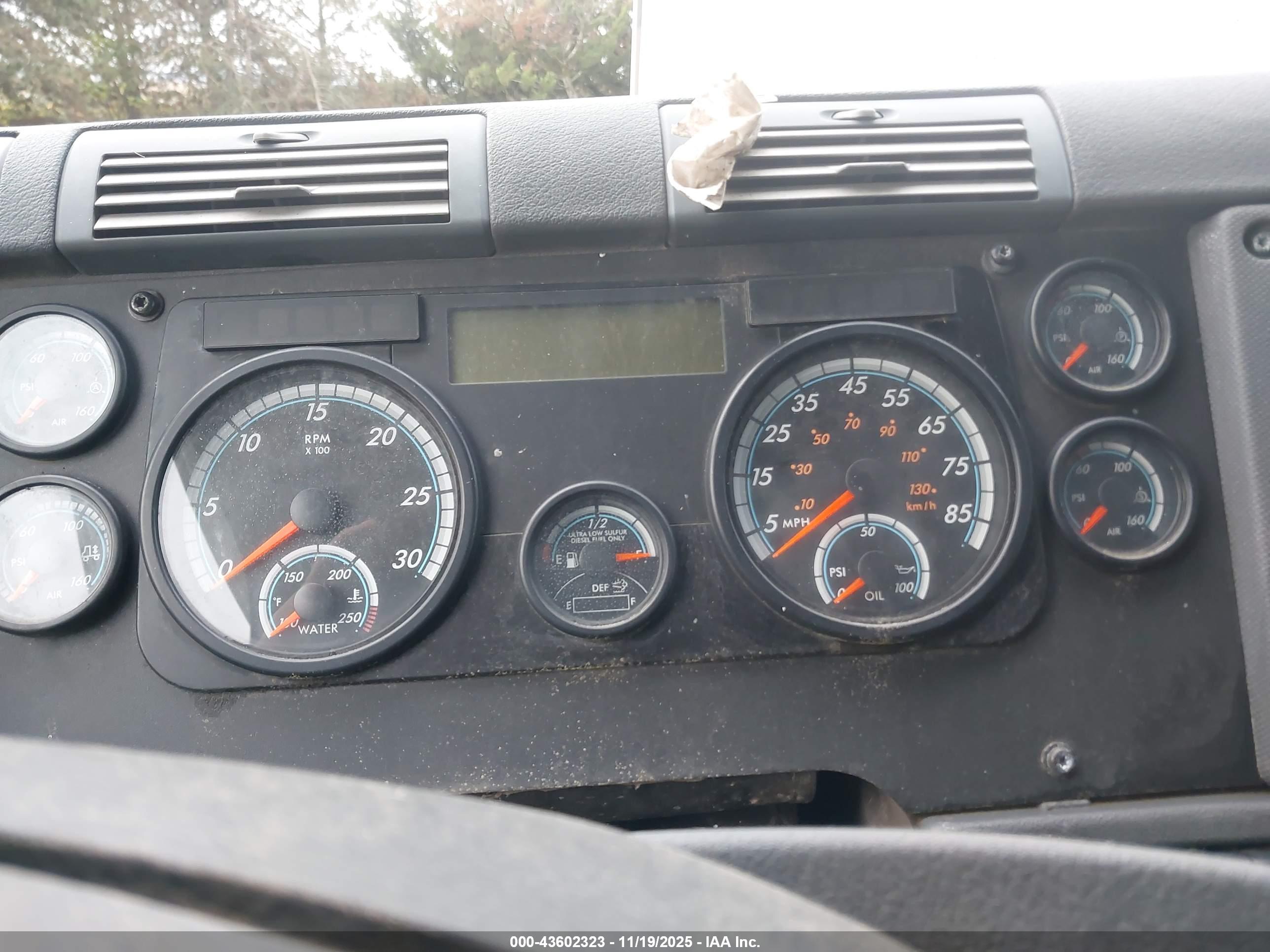 FREIGHTLINER CASCADIA image 6