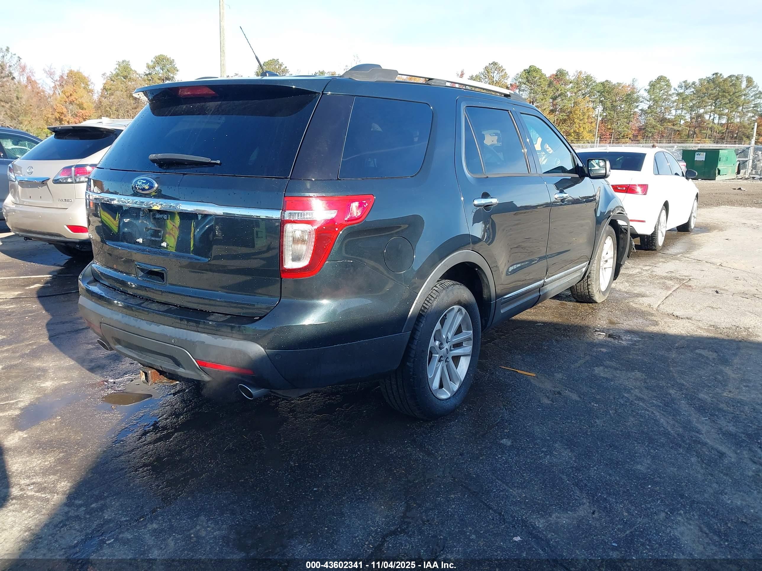 FORD EXPLORER image 4