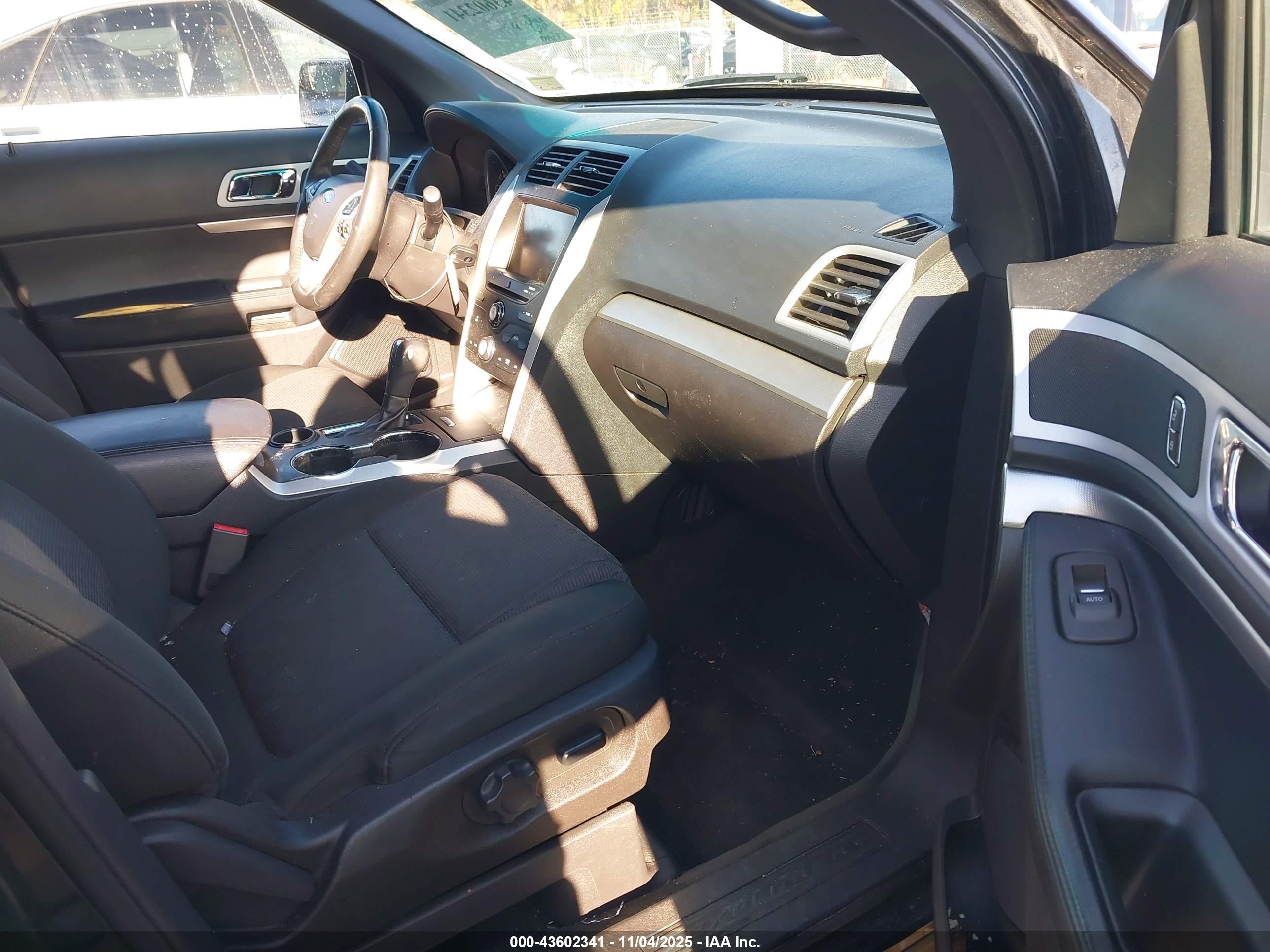 FORD EXPLORER image 5