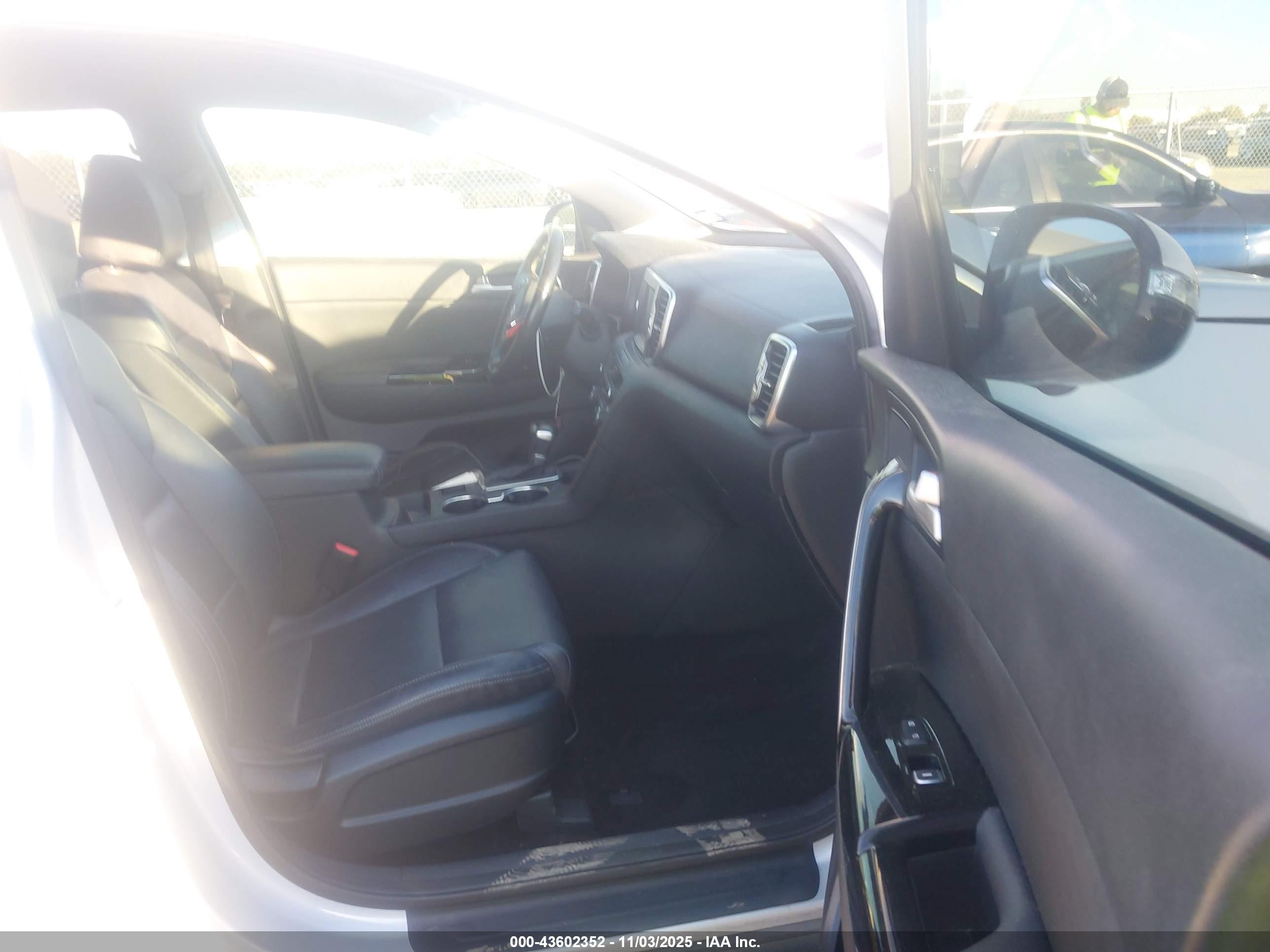 KIA SPORTAGE image 5
