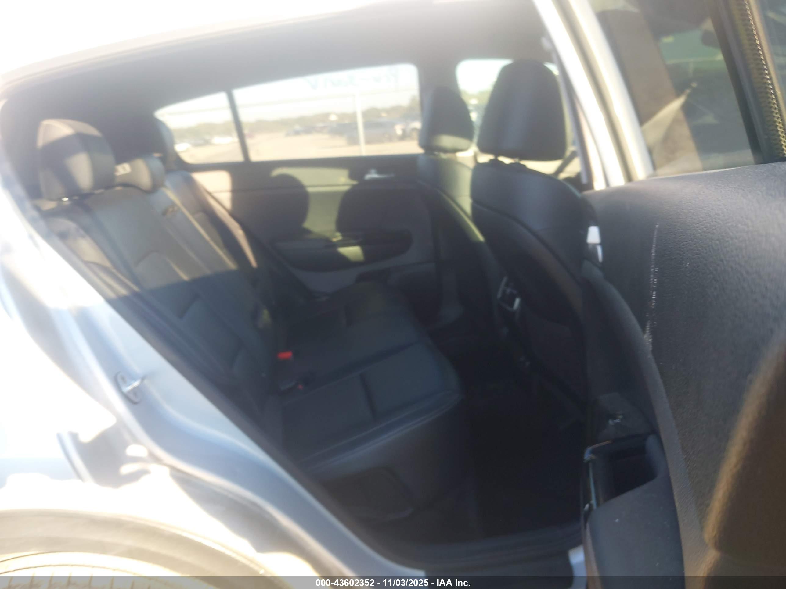 KIA SPORTAGE image 8