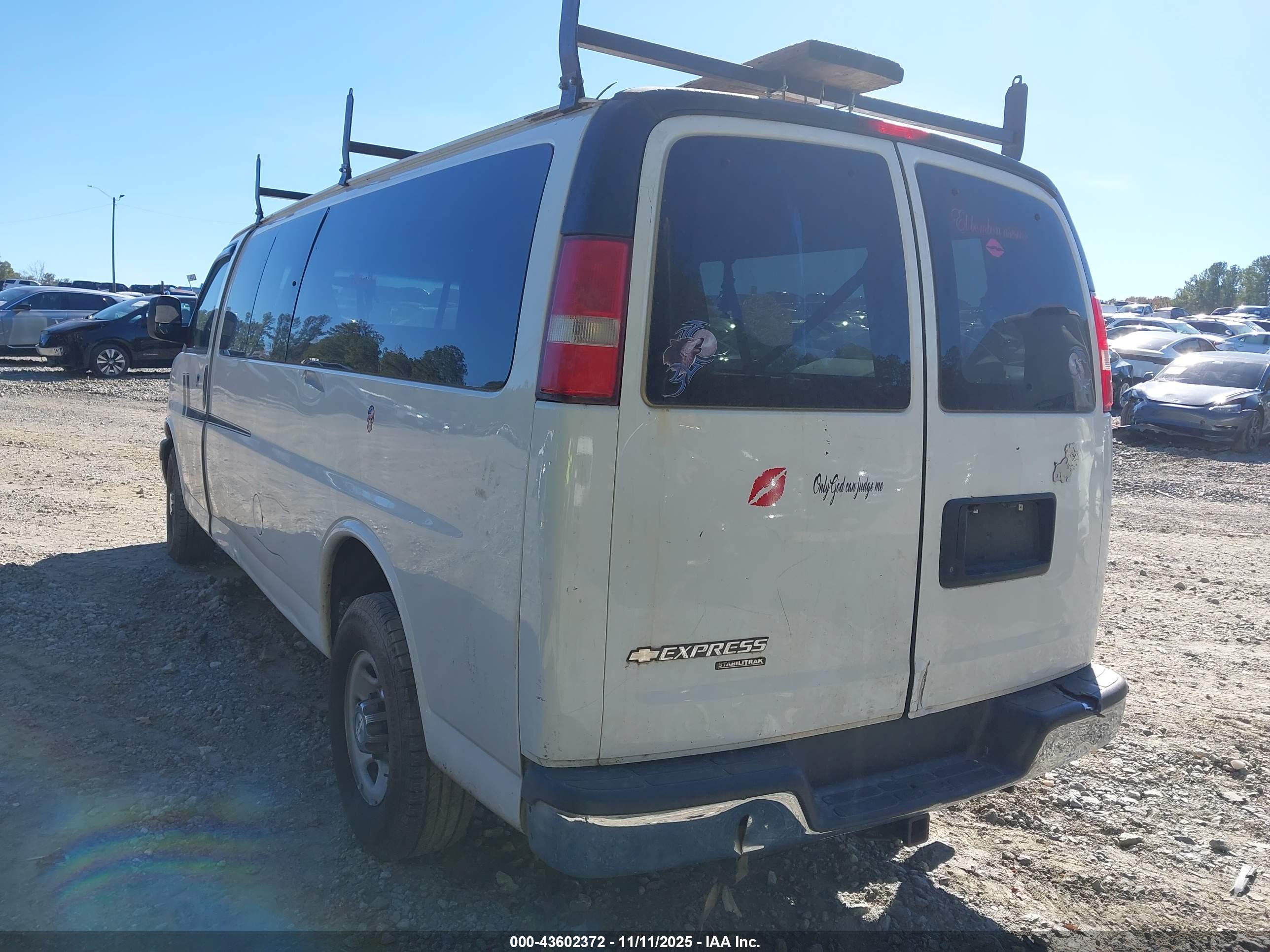 CHEVROLET EXPRESS image 3