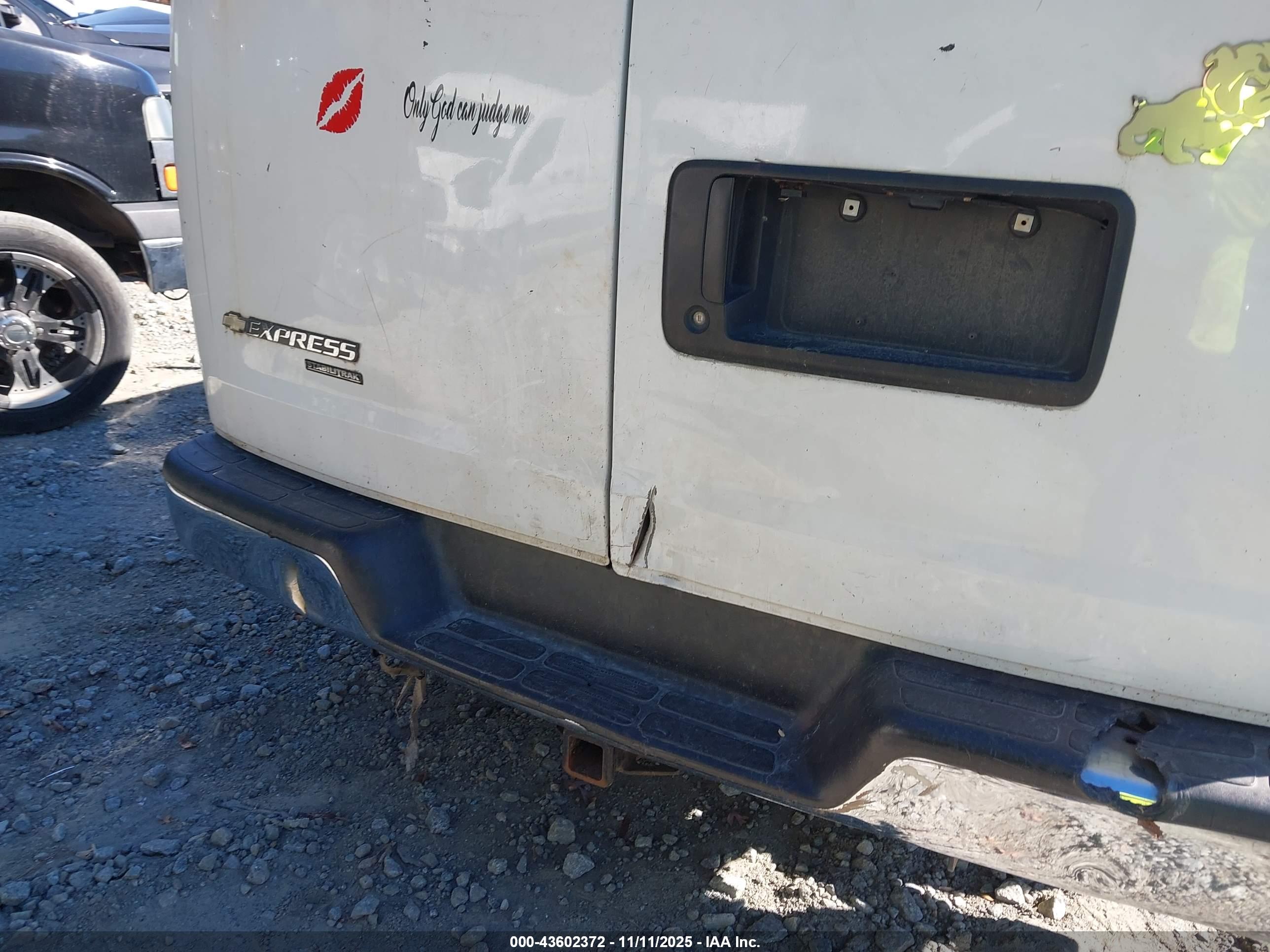 CHEVROLET EXPRESS image 6