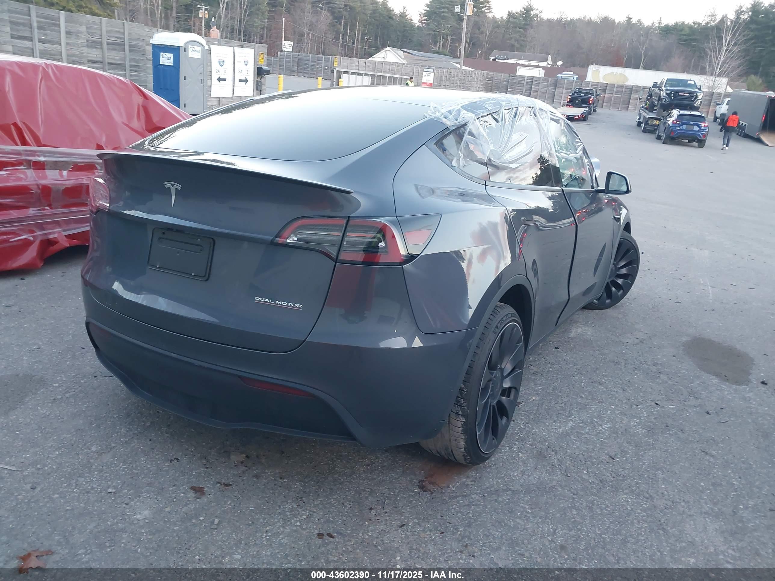 TESLA MODEL image 4