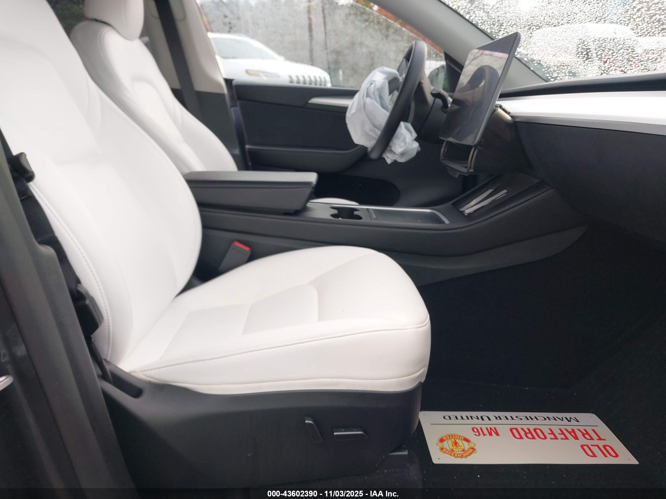 TESLA MODEL image 5