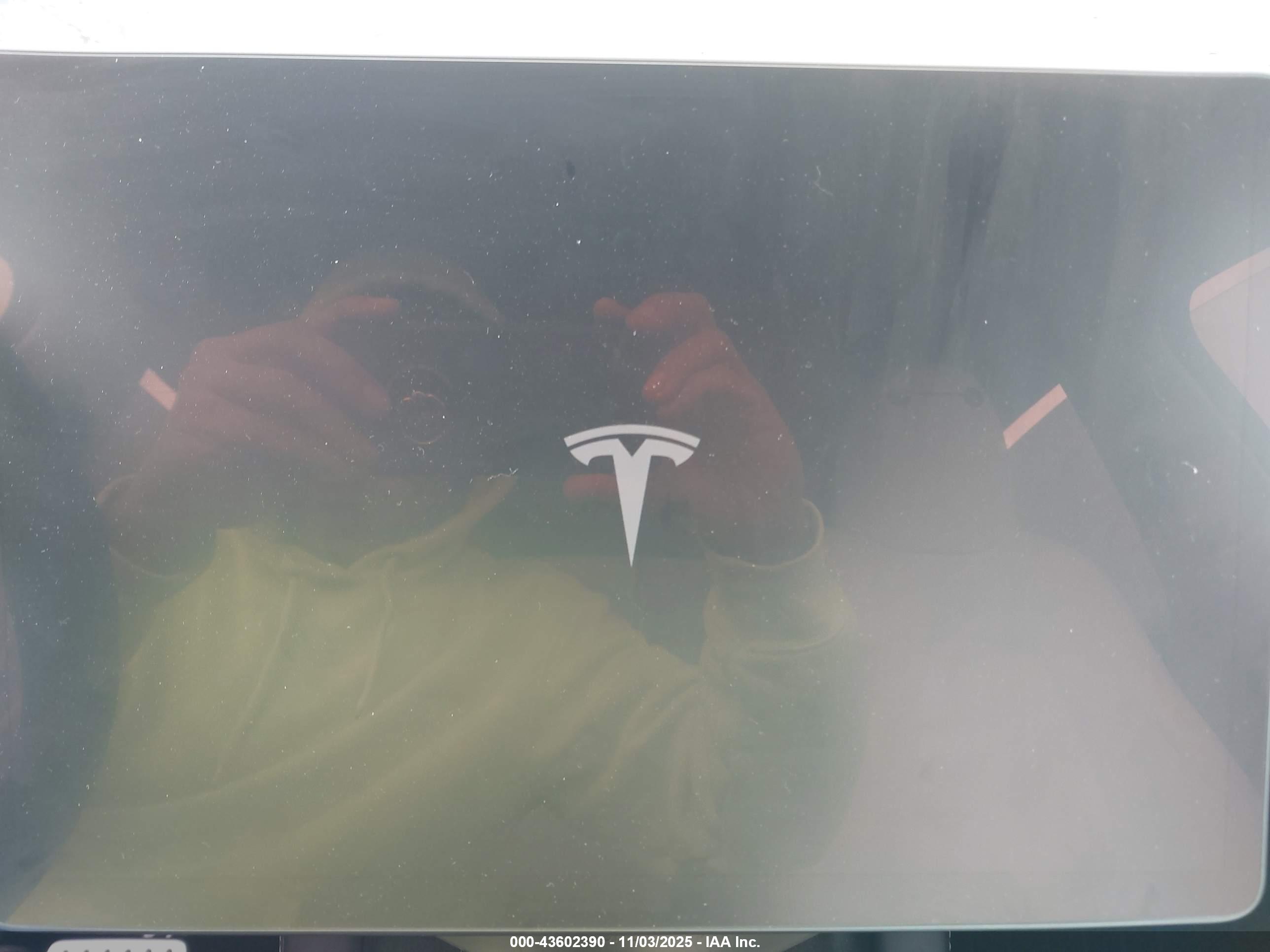TESLA MODEL image 7