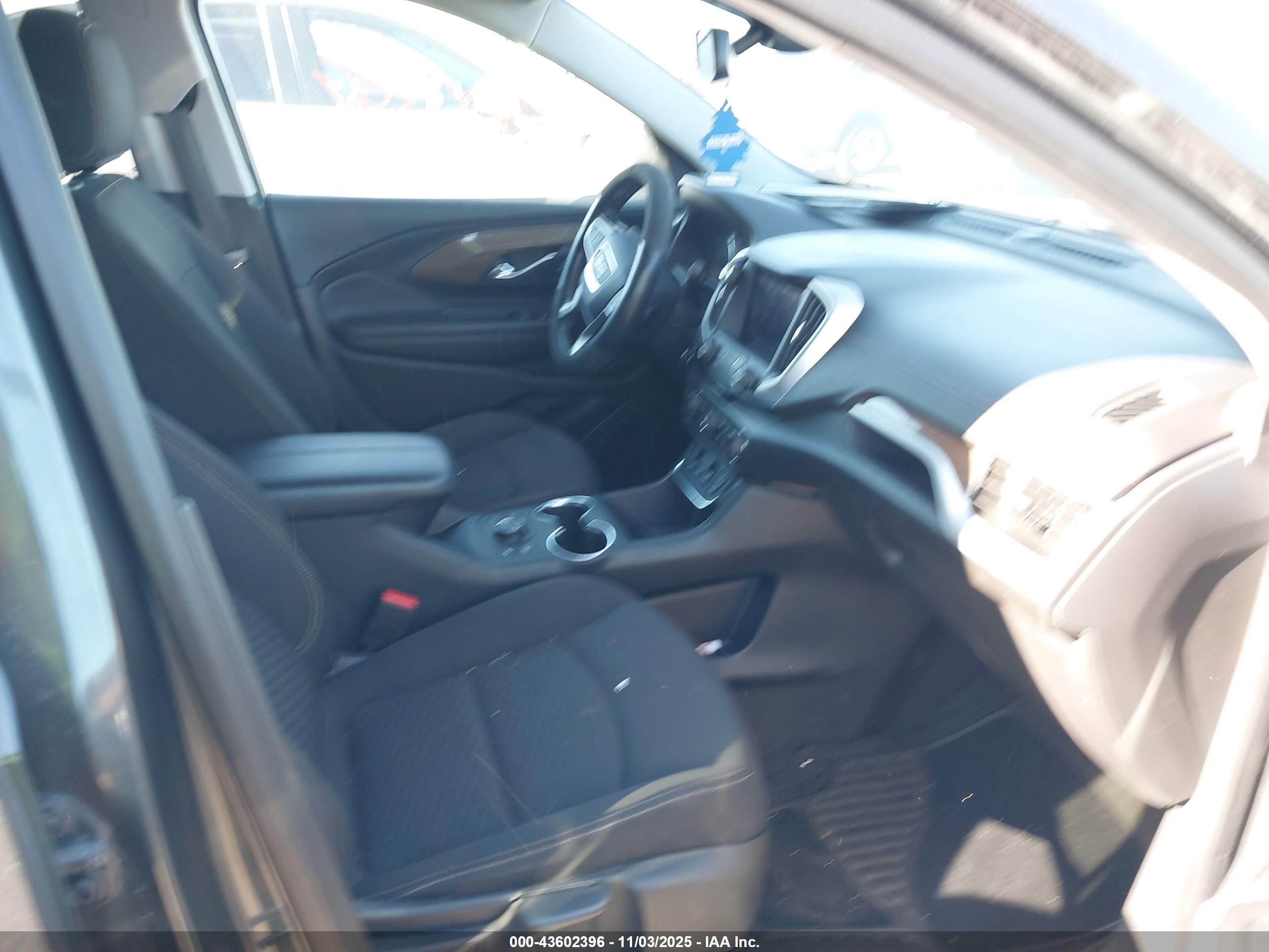 GMC TERRAIN image 5