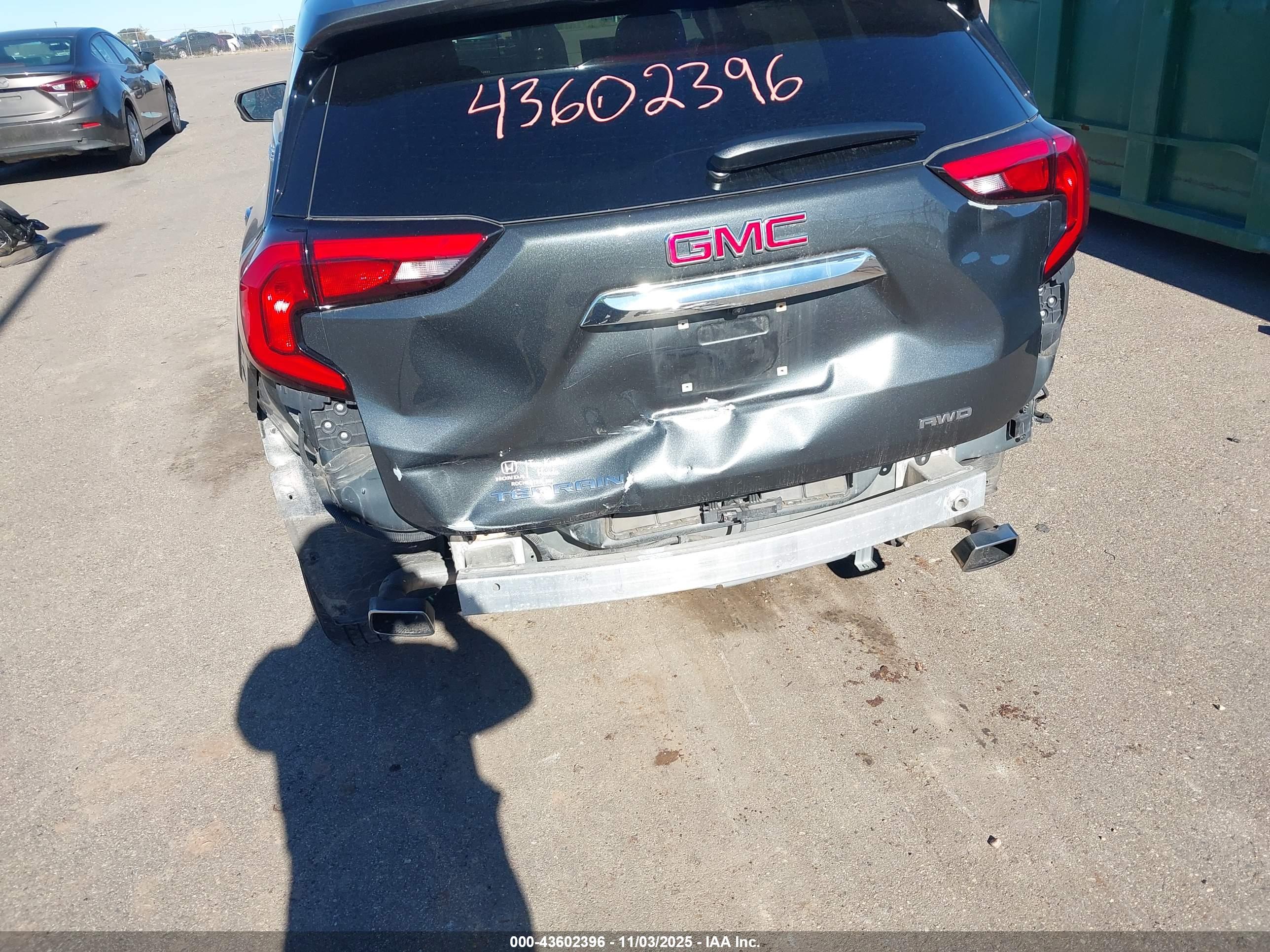 GMC TERRAIN image 6