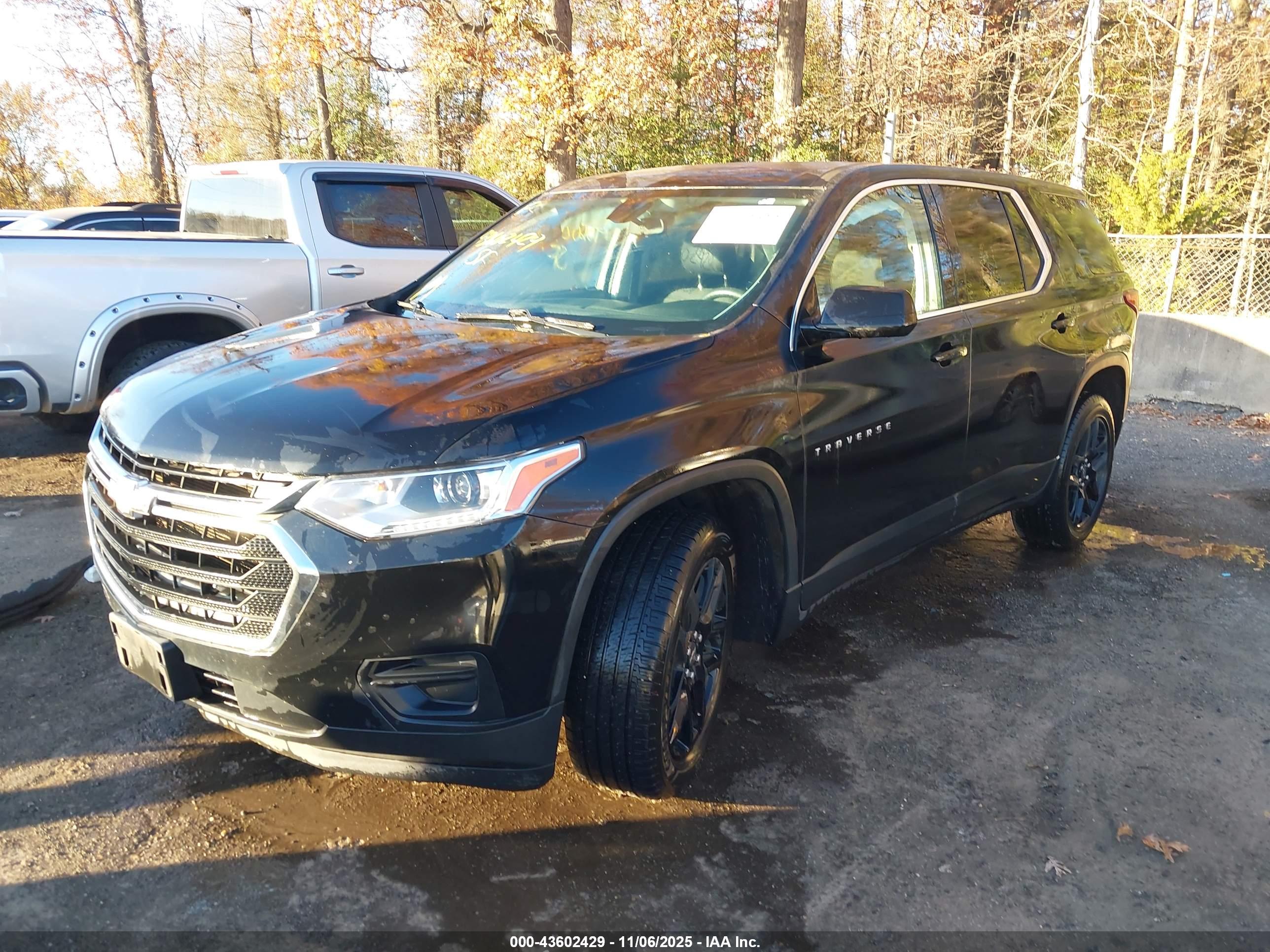 CHEVROLET TRAVERSE image 2