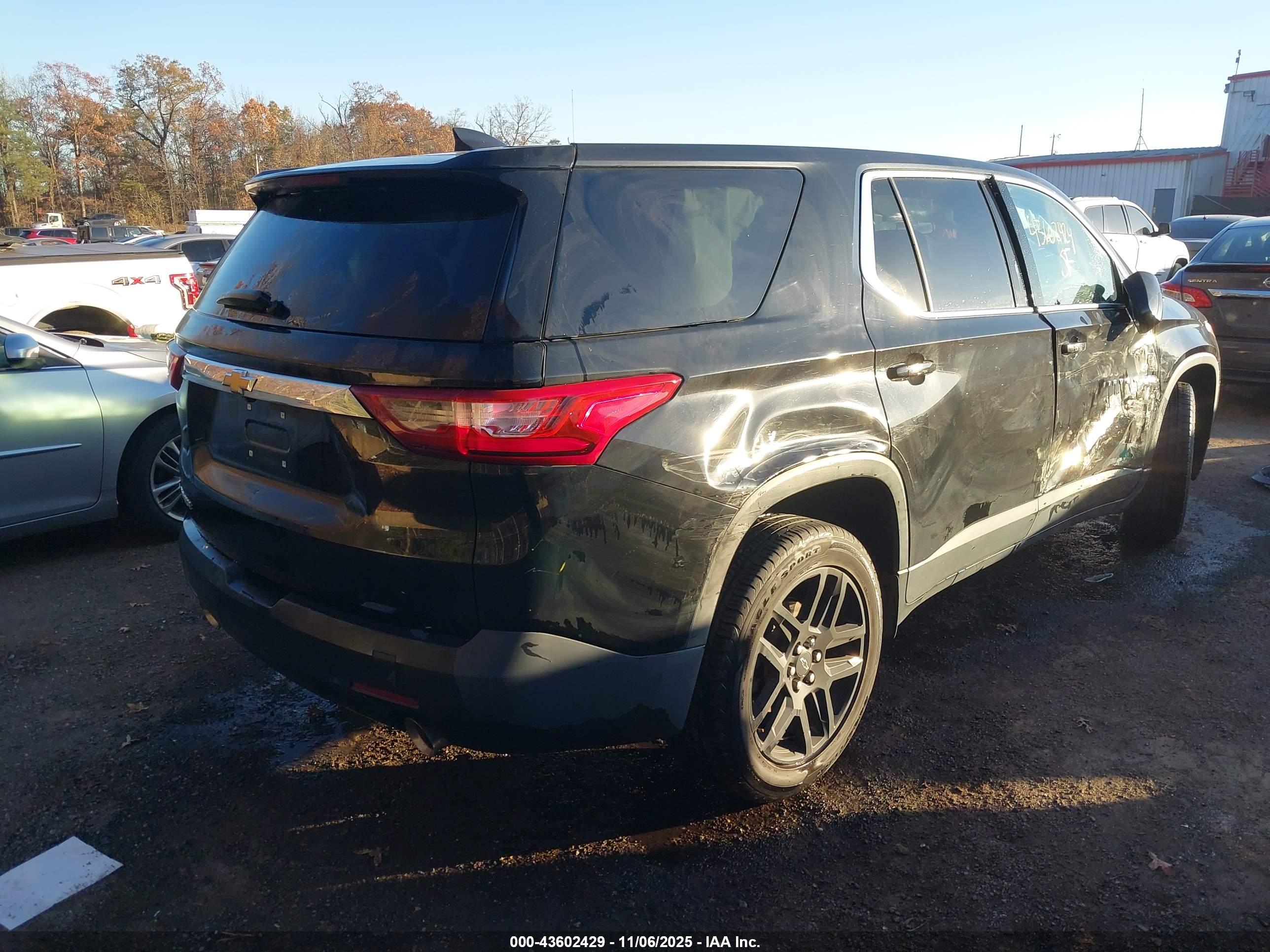 CHEVROLET TRAVERSE image 4