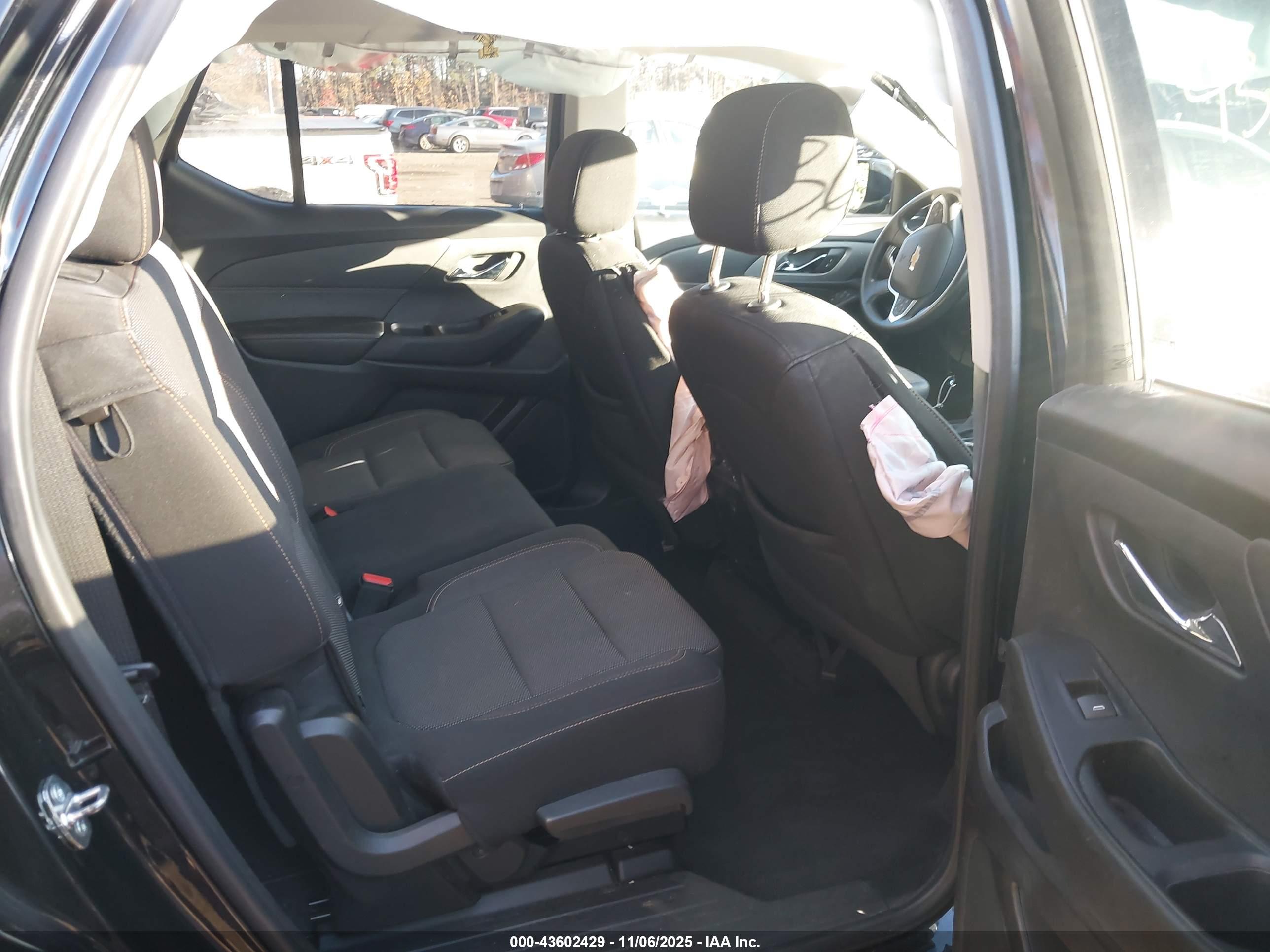 CHEVROLET TRAVERSE image 8
