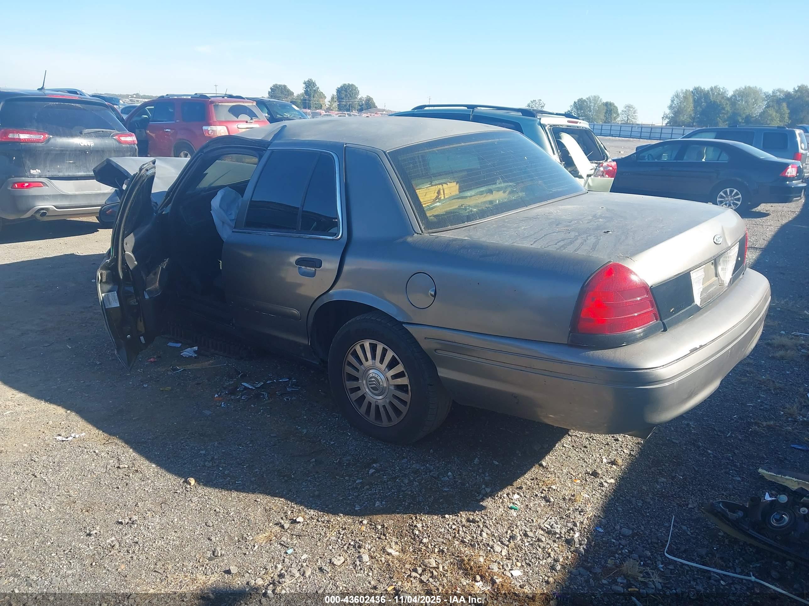 FORD CROWN image 3