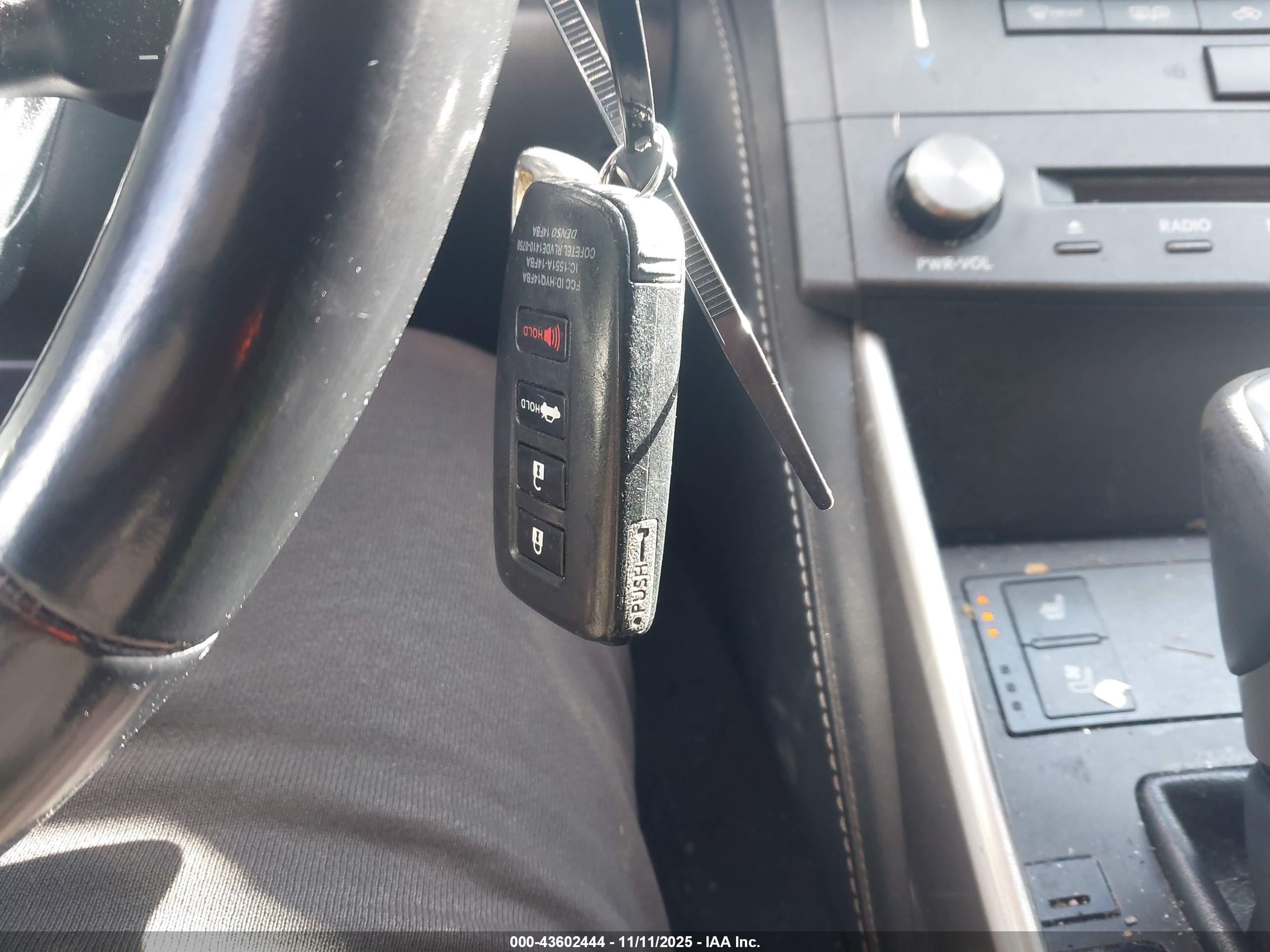 LEXUS IS image 11
