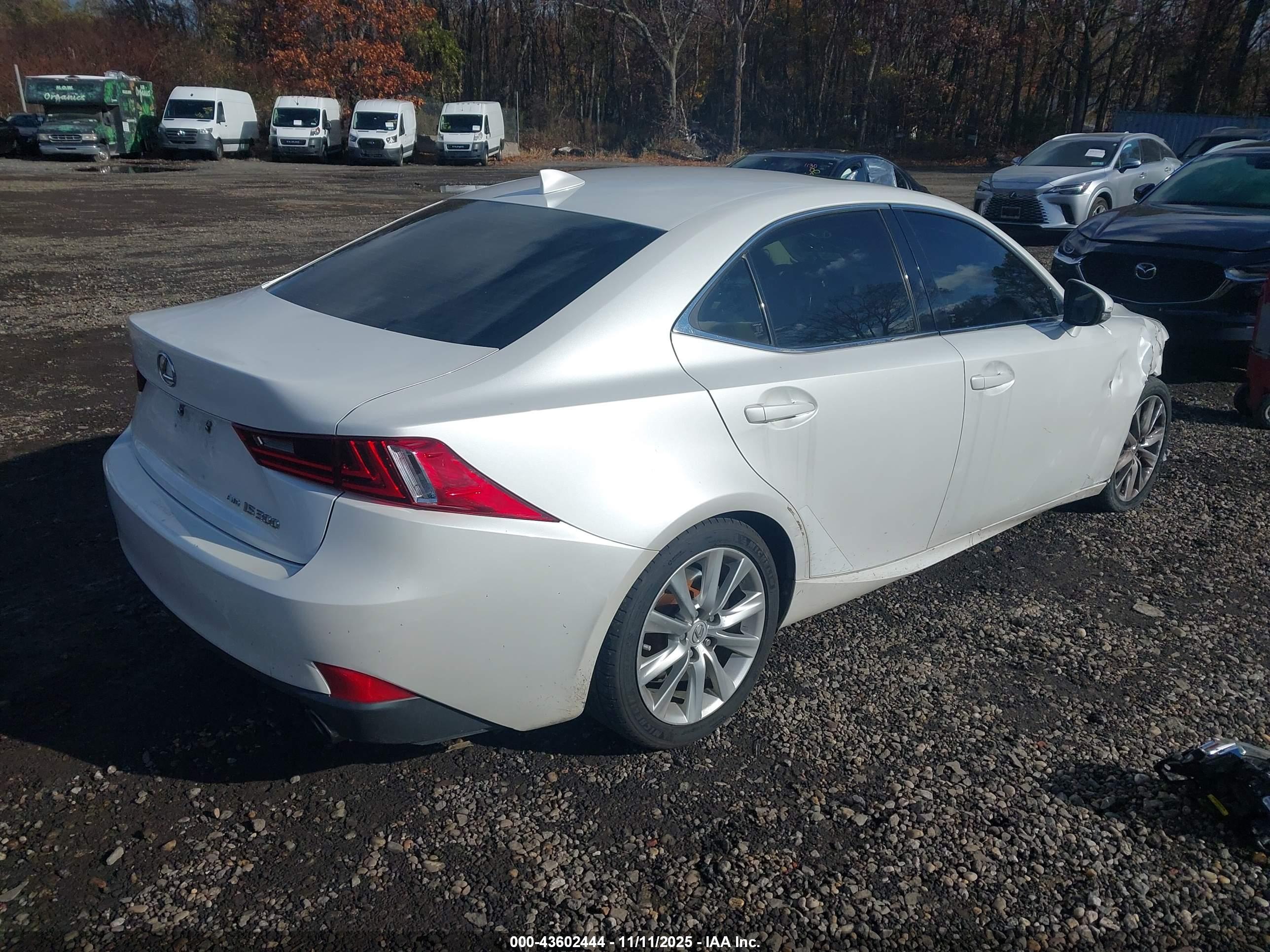 LEXUS IS image 4