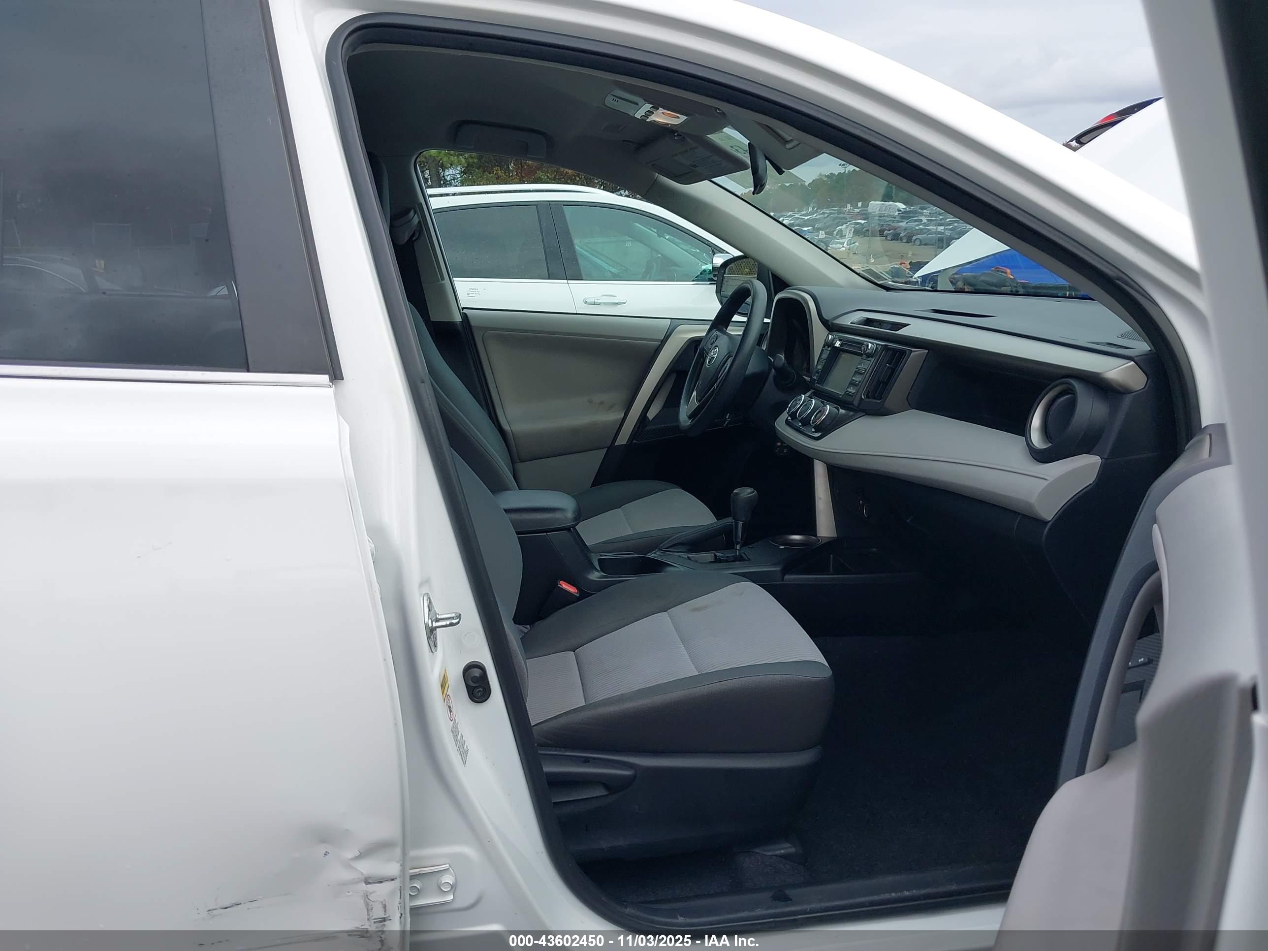 TOYOTA RAV4 image 5