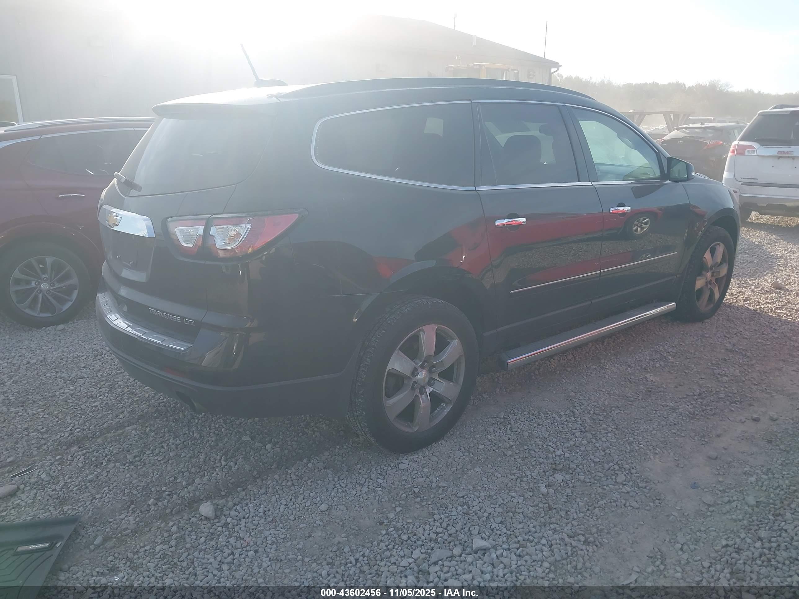 CHEVROLET TRAVERSE image 4