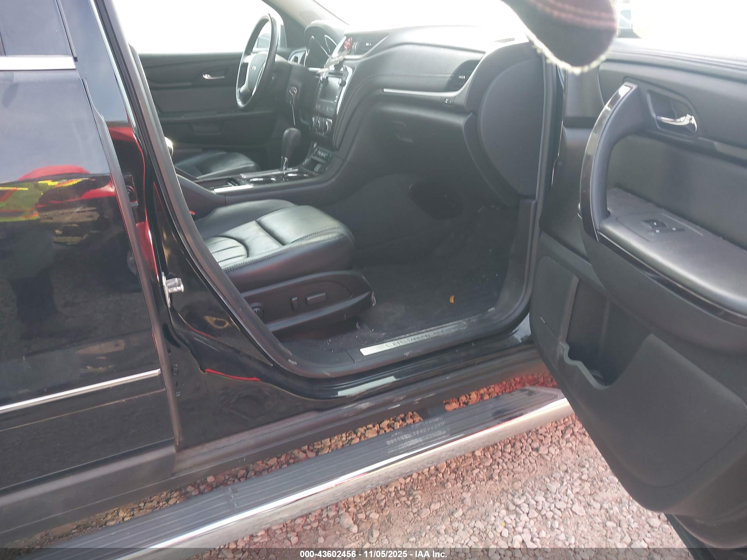 CHEVROLET TRAVERSE image 5